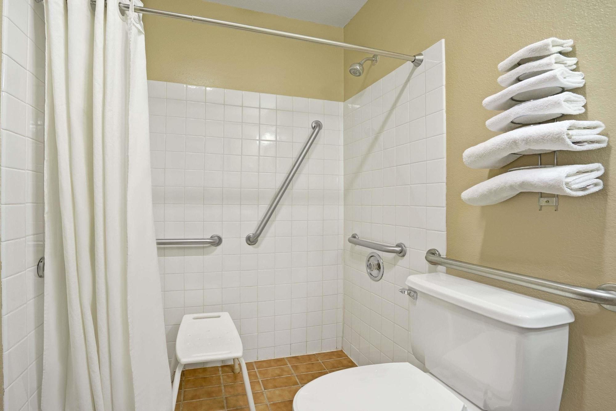 Equipamiento de Habitación Super 8 by Wyndham Melrose