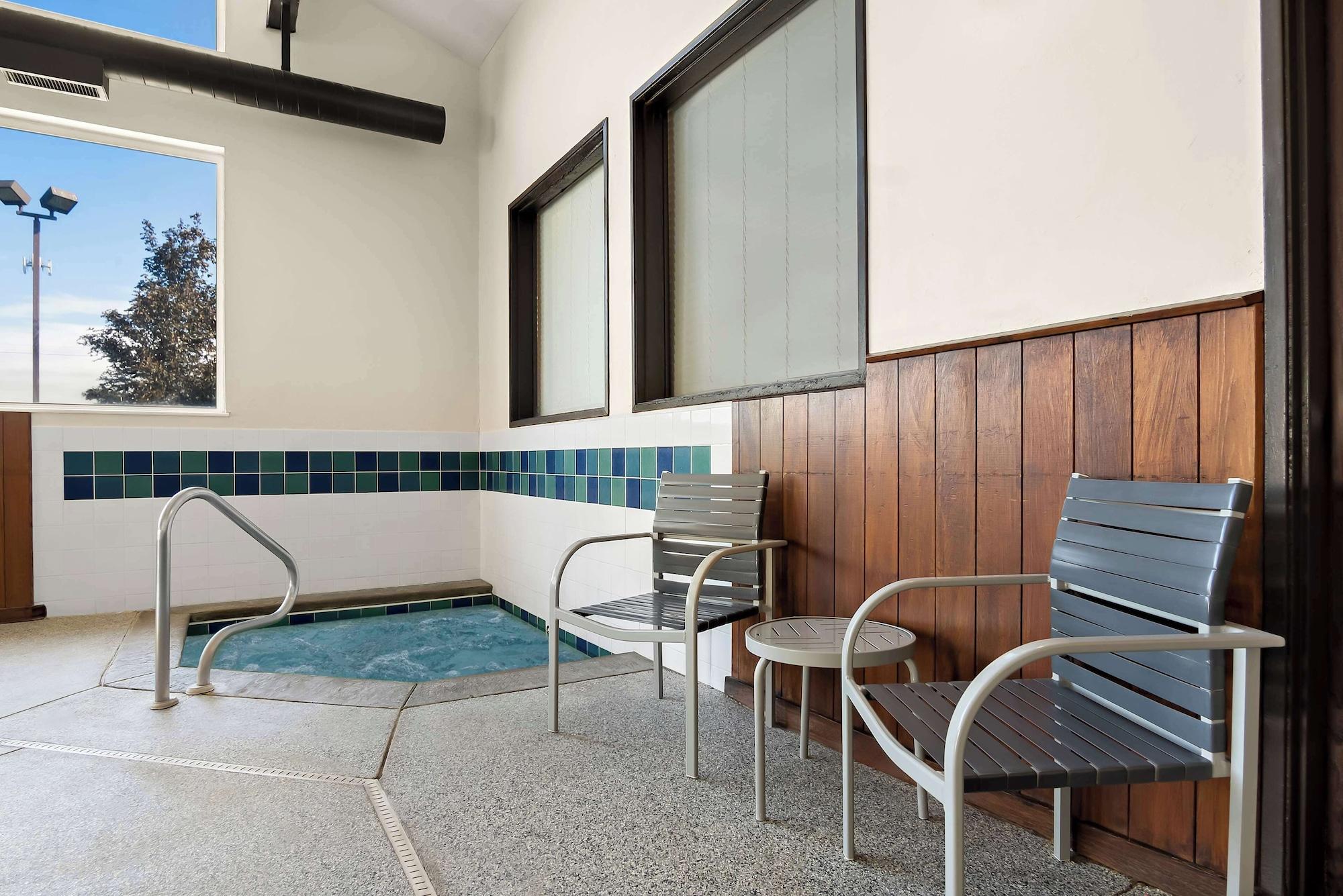 Vista Piscina Best Western Sawtooth Inn & Suites