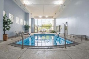 Renta temporal - Spacious Riverfront Townhome Directly Across from Downtown Louisville