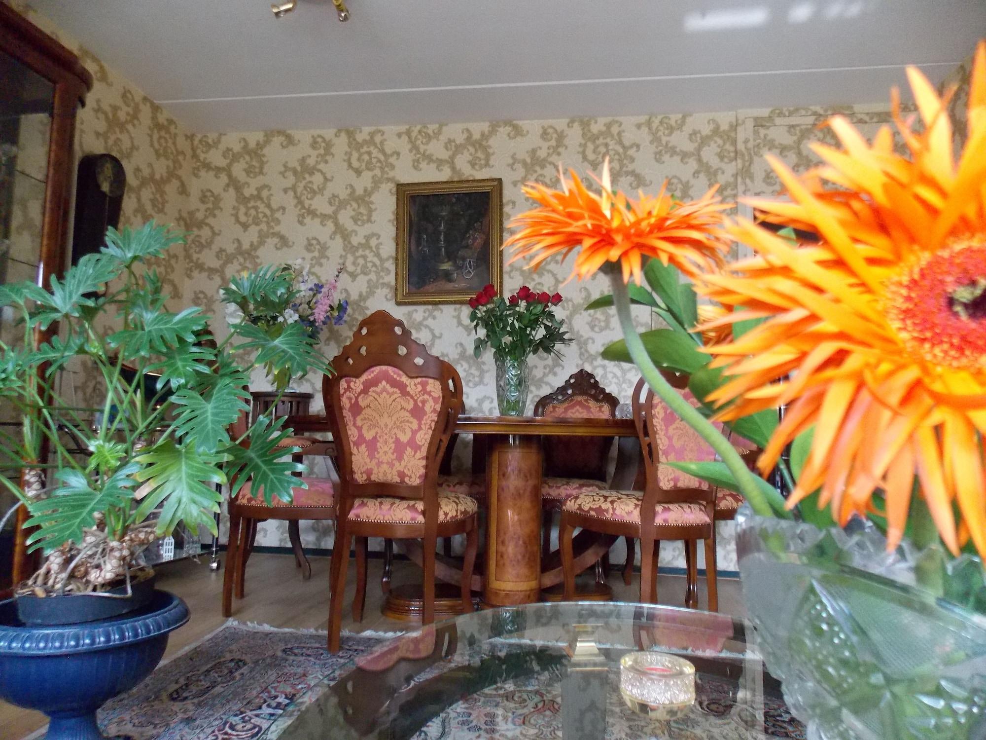 Vista Lobby Weena House