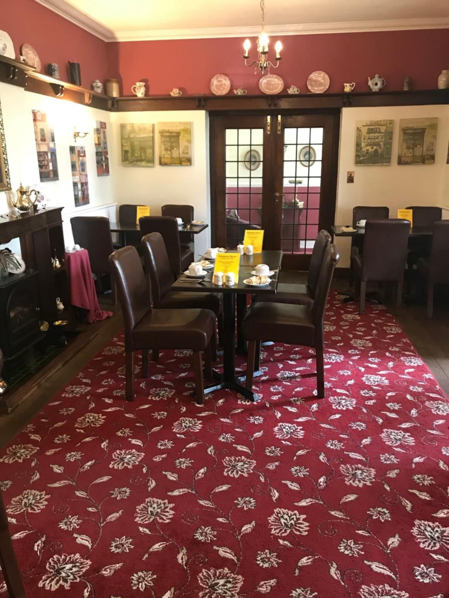 Restaurant Barons Court Hotel