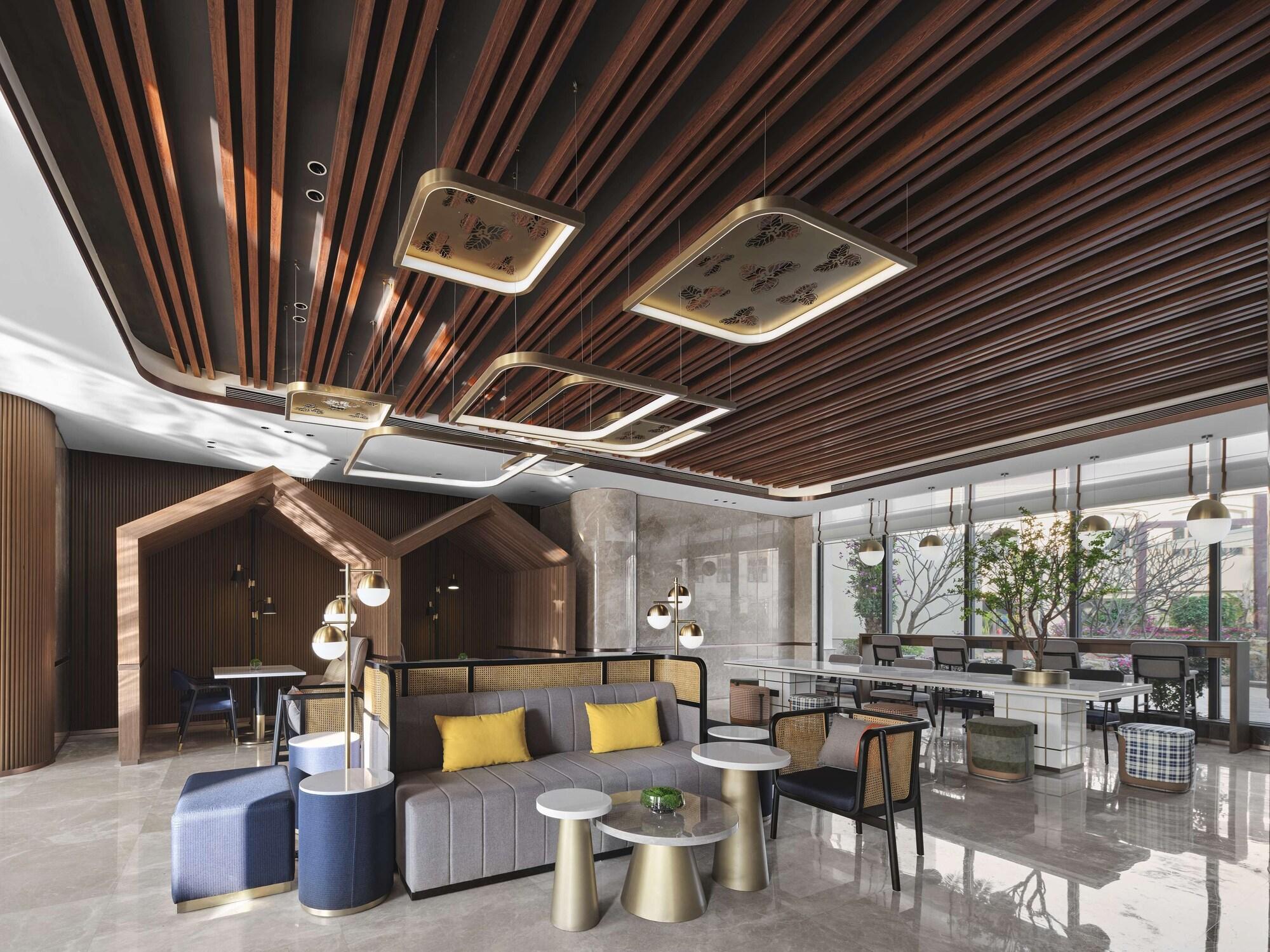 Vista Lobby Hilton Garden Inn Huizhou North Railway Station