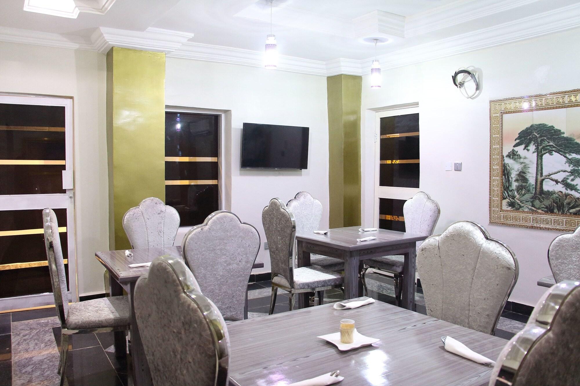 Restaurant E-Suite Hotel