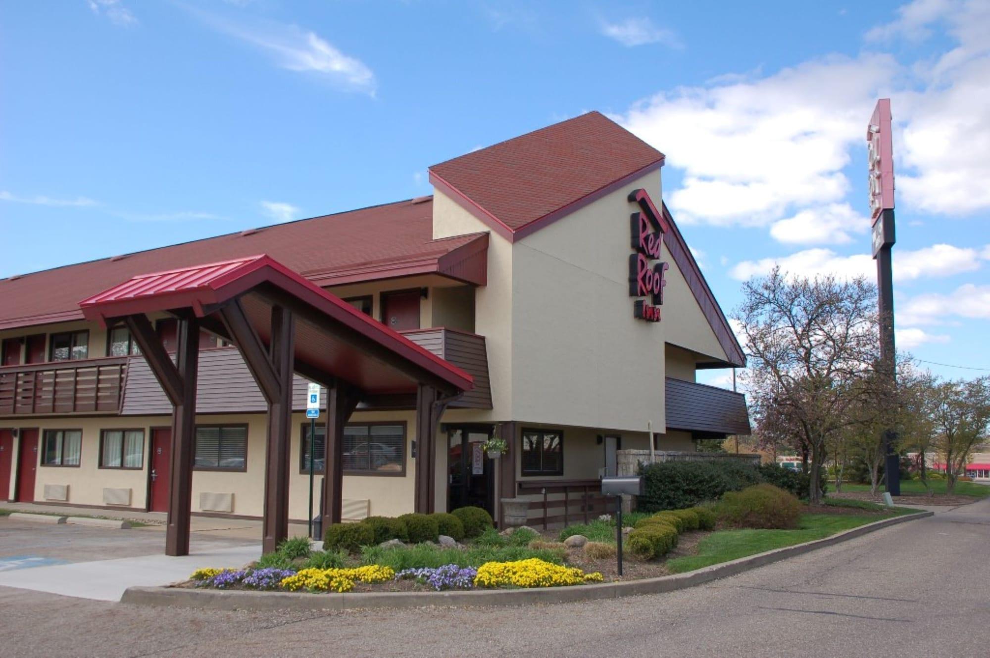Vista Exterior Red Roof Inn Canton