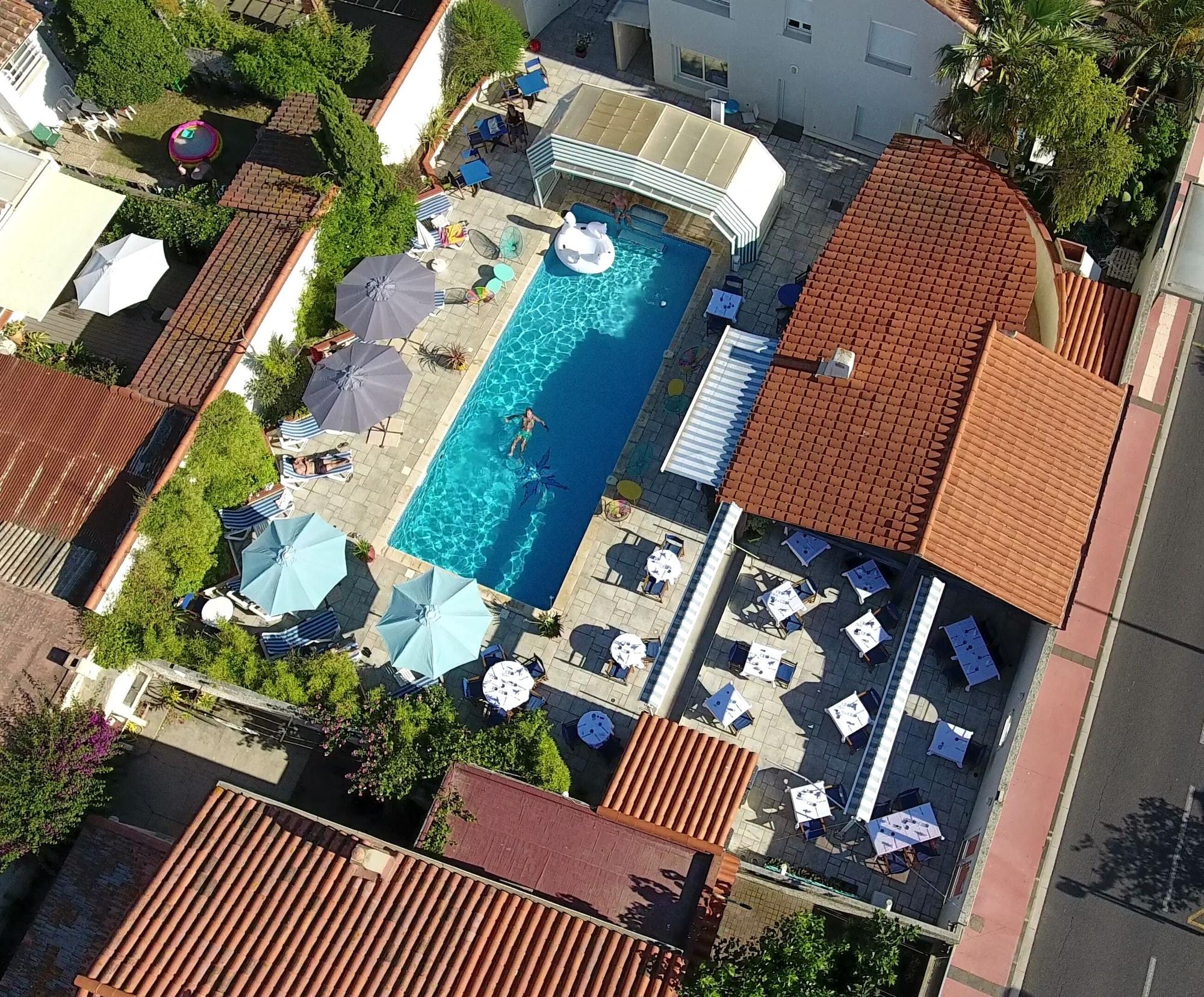Vista Piscina Logis Hotel et Restaurant Le Galion Canet Plage