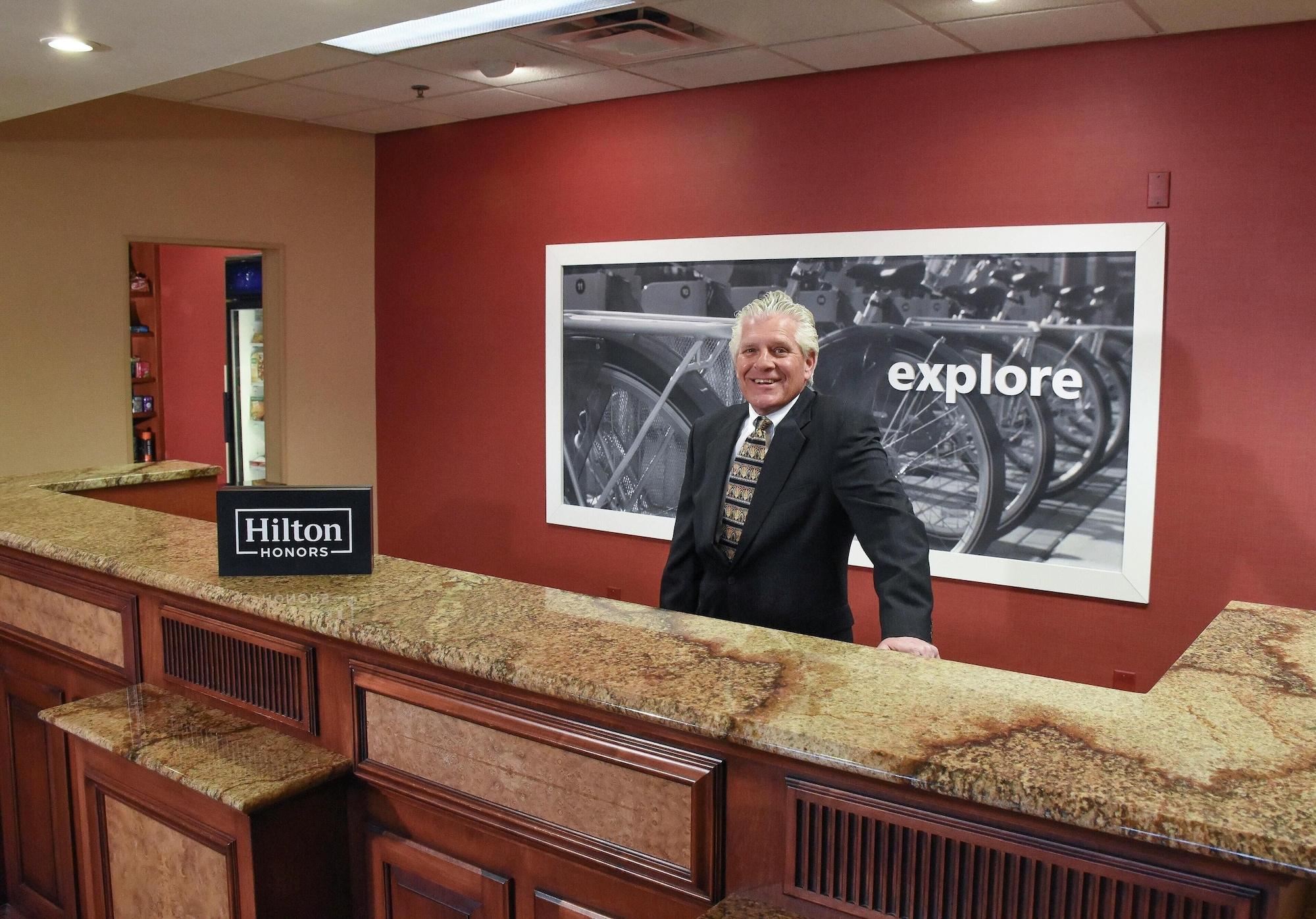 Vista Lobby Hampton Inn & Suites Youngstown-Canfield