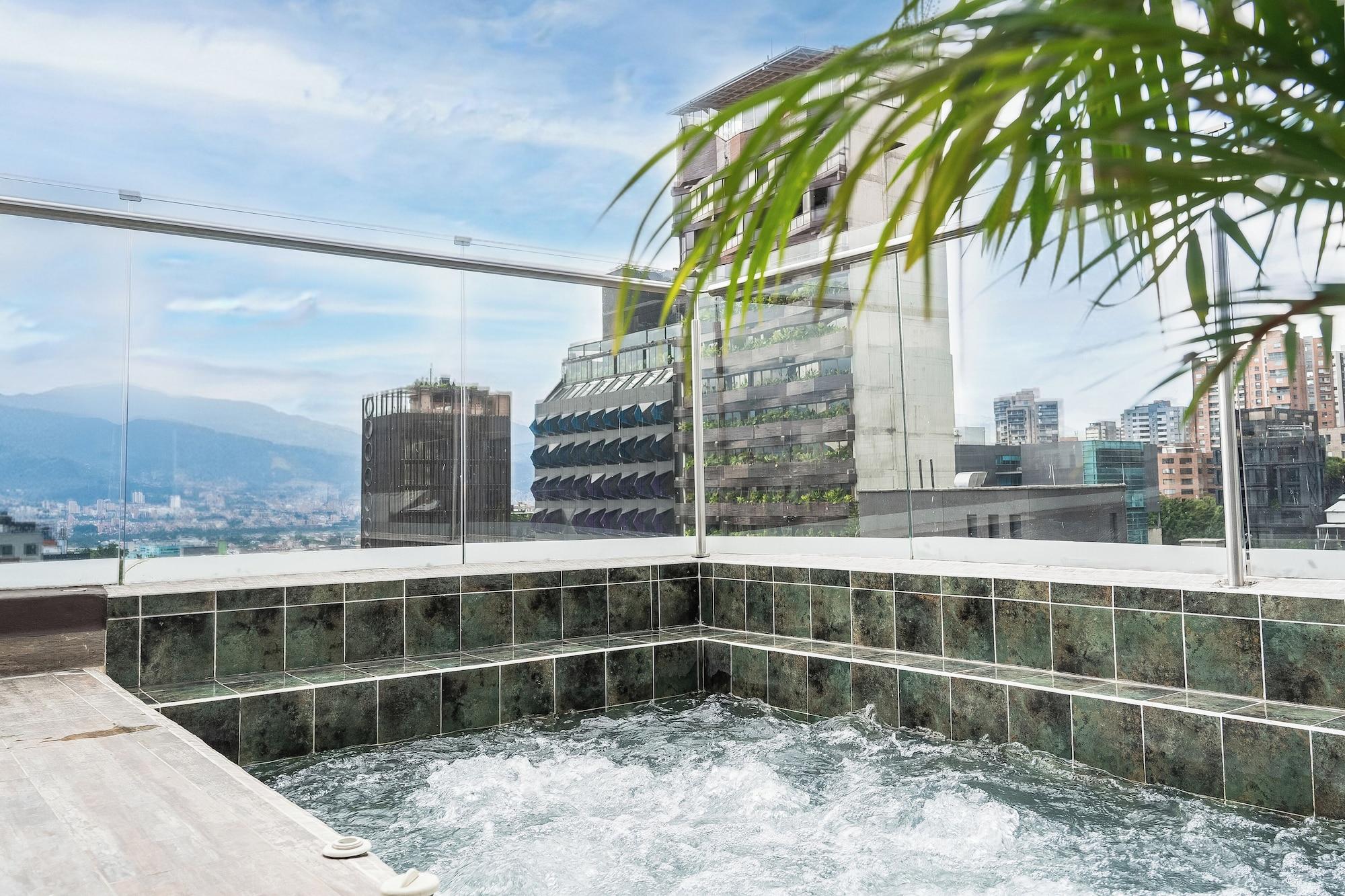 Vista Piscina The O By Seekers Medellín
