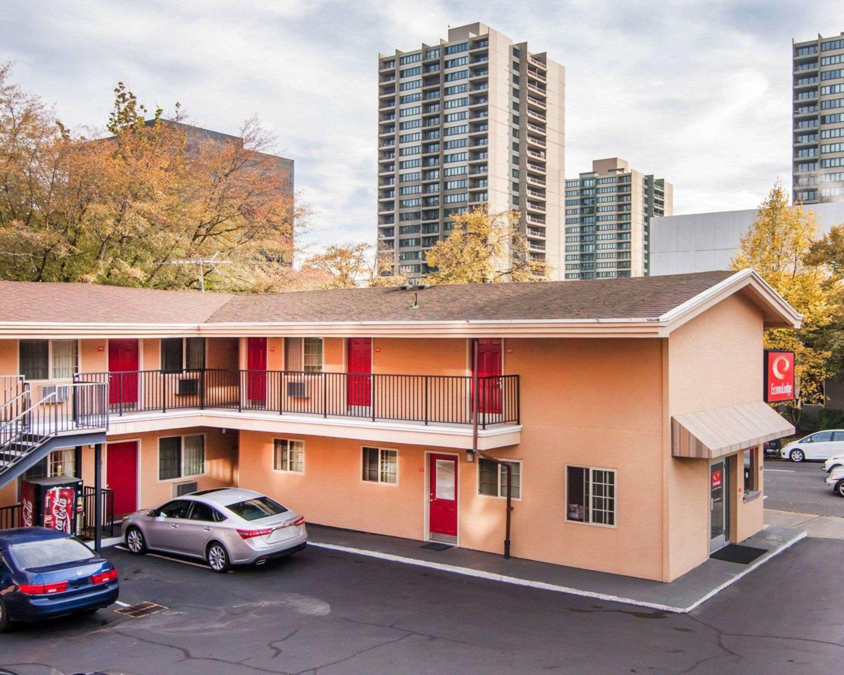 Vista Exterior City Center Inn Downtown Portland