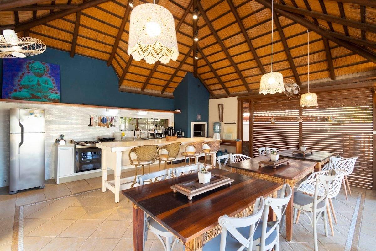 Restaurant Charmosa Casa Boa Vida Mariscal com piscina.