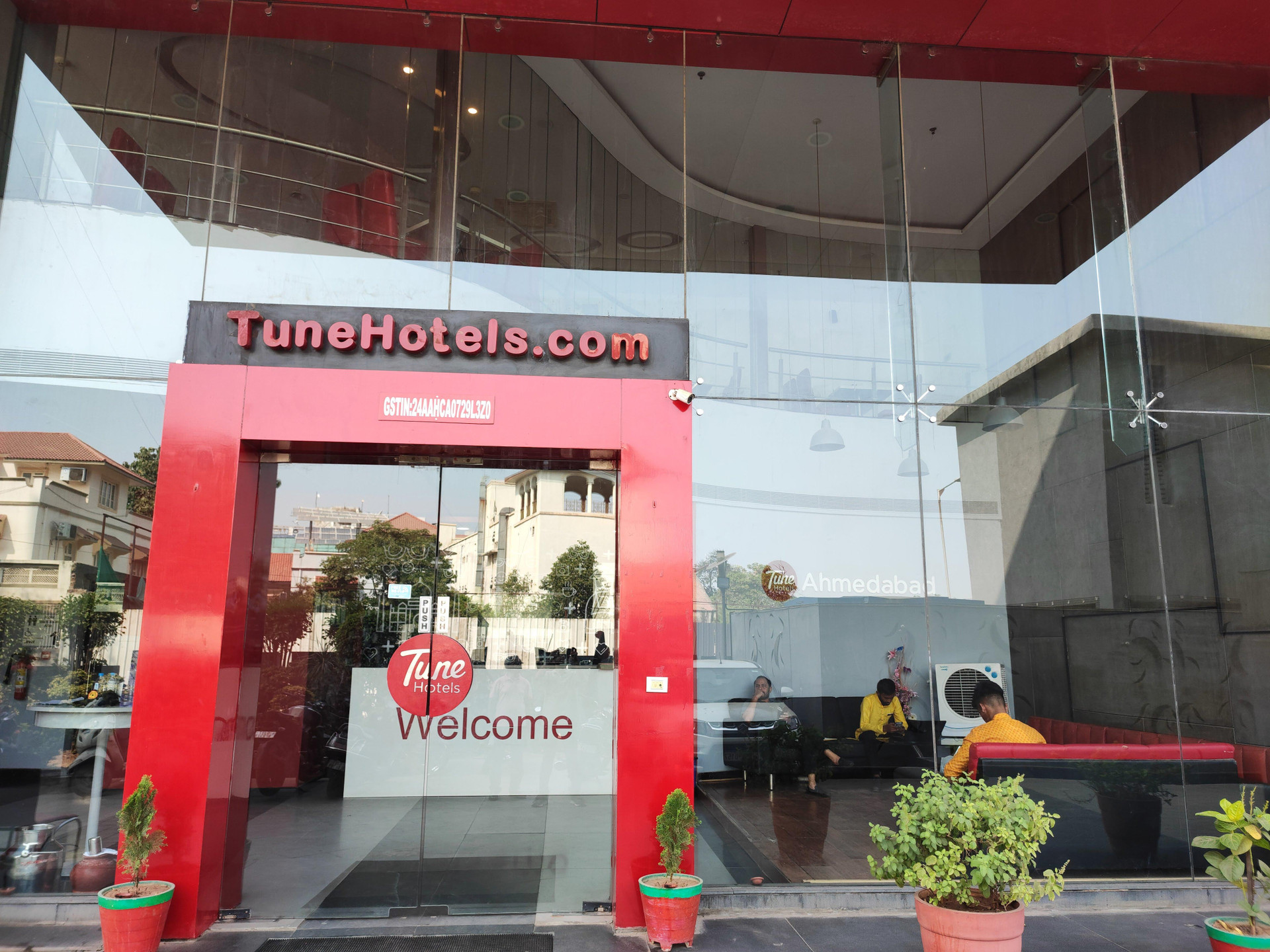 Vista Exterior Mango Hotels Tune, Ahmedabad