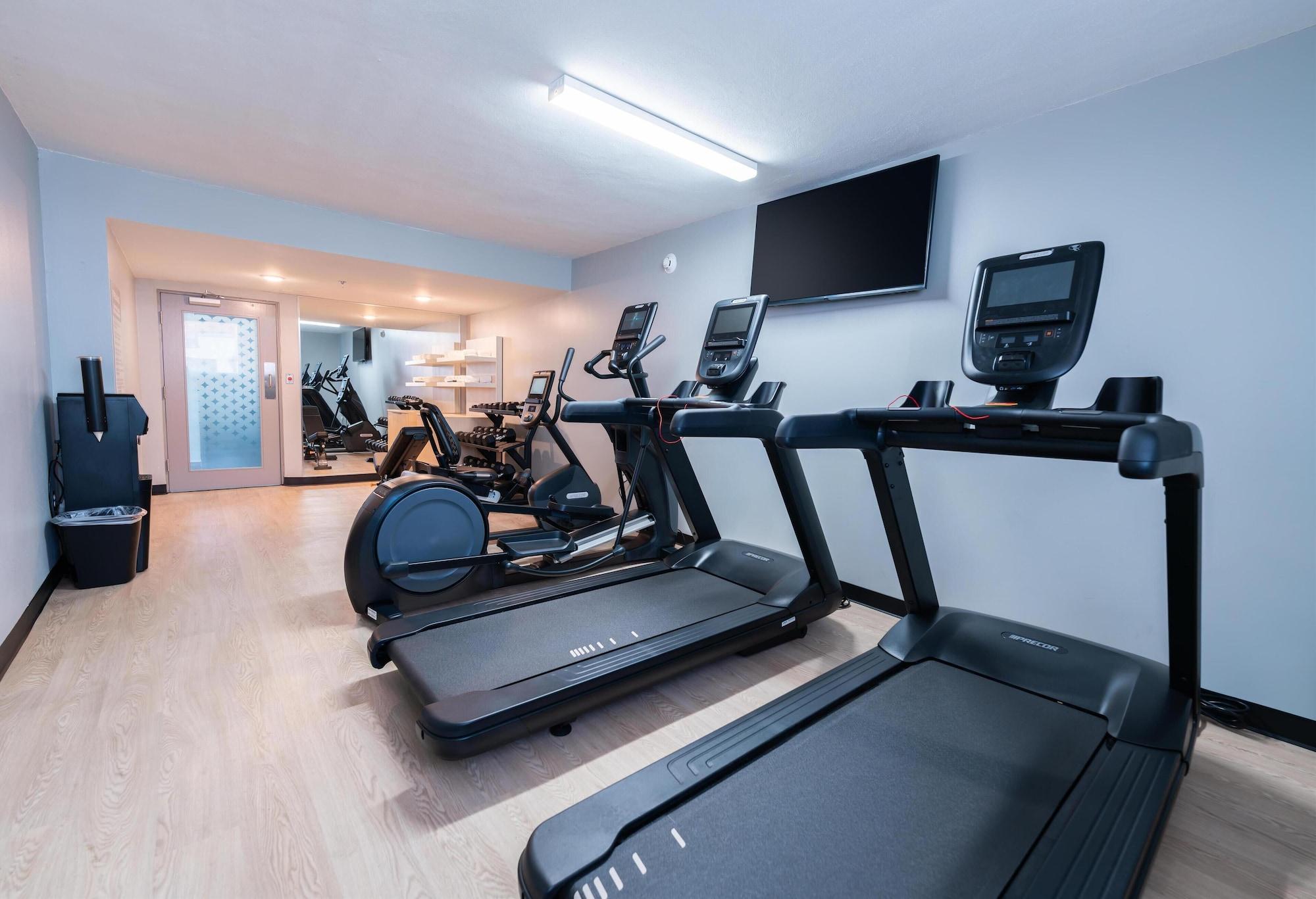 Gimnasio Spark by Hilton Ponce