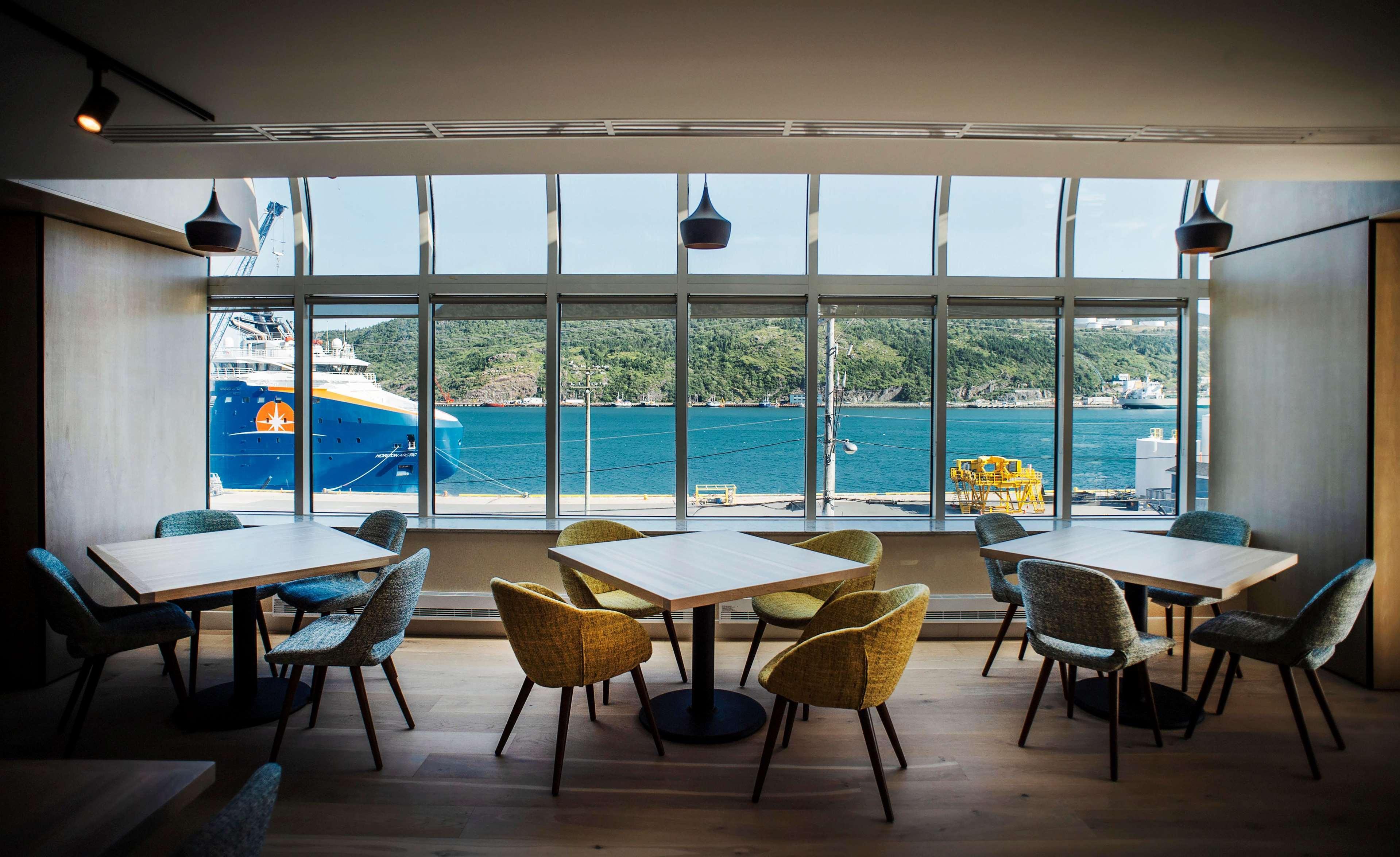 Restaurant DoubleTree by Hilton St. John's Harbourview