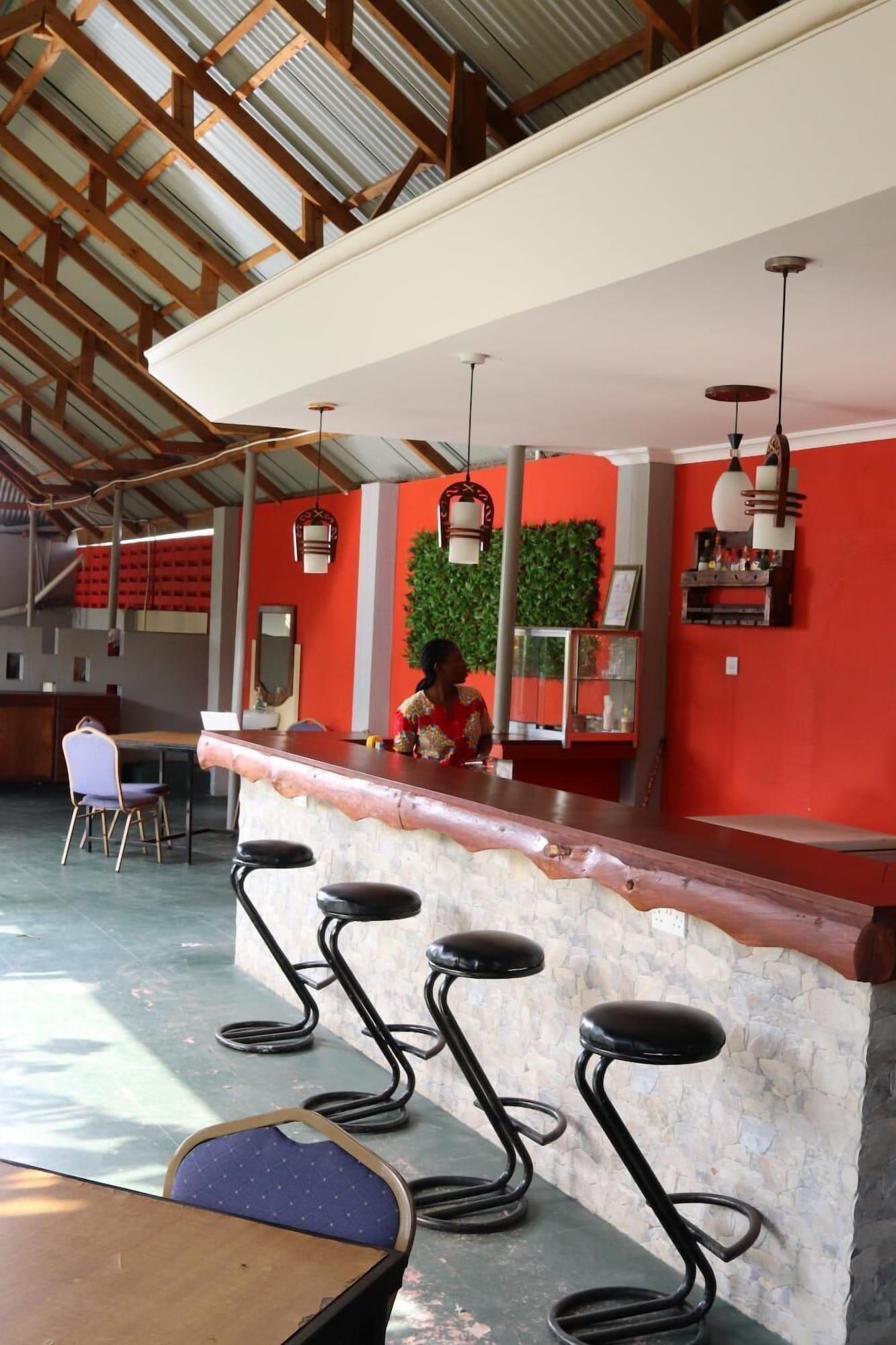 Bar/Salón Safari Lodge Kunduchi