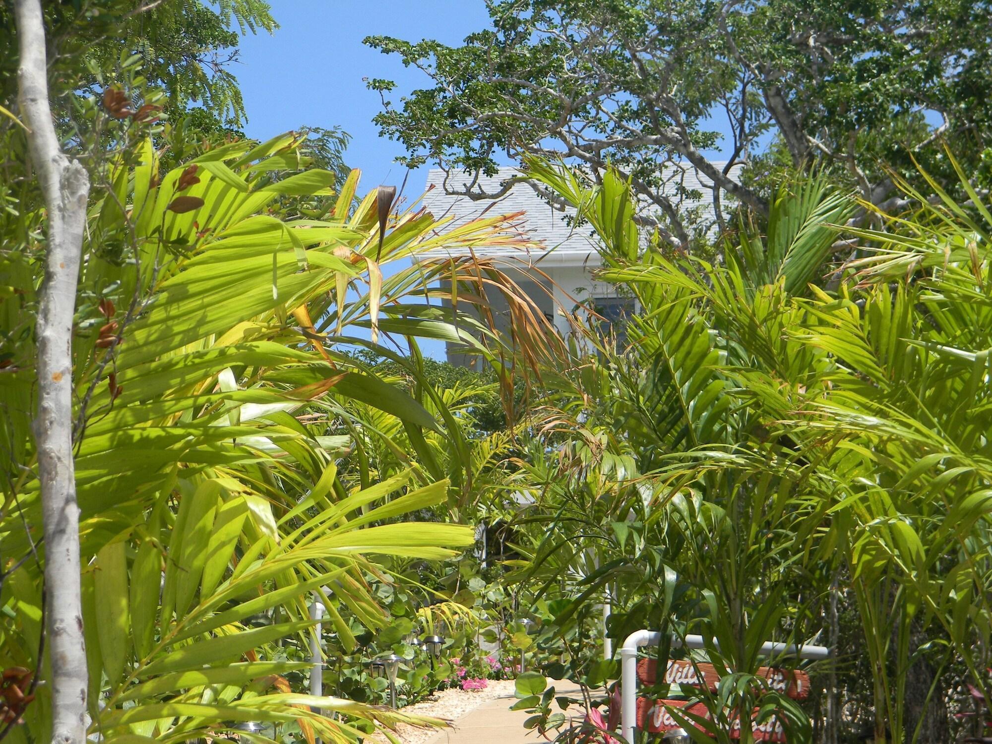 Vista Exterior Harbor Breeze Villas