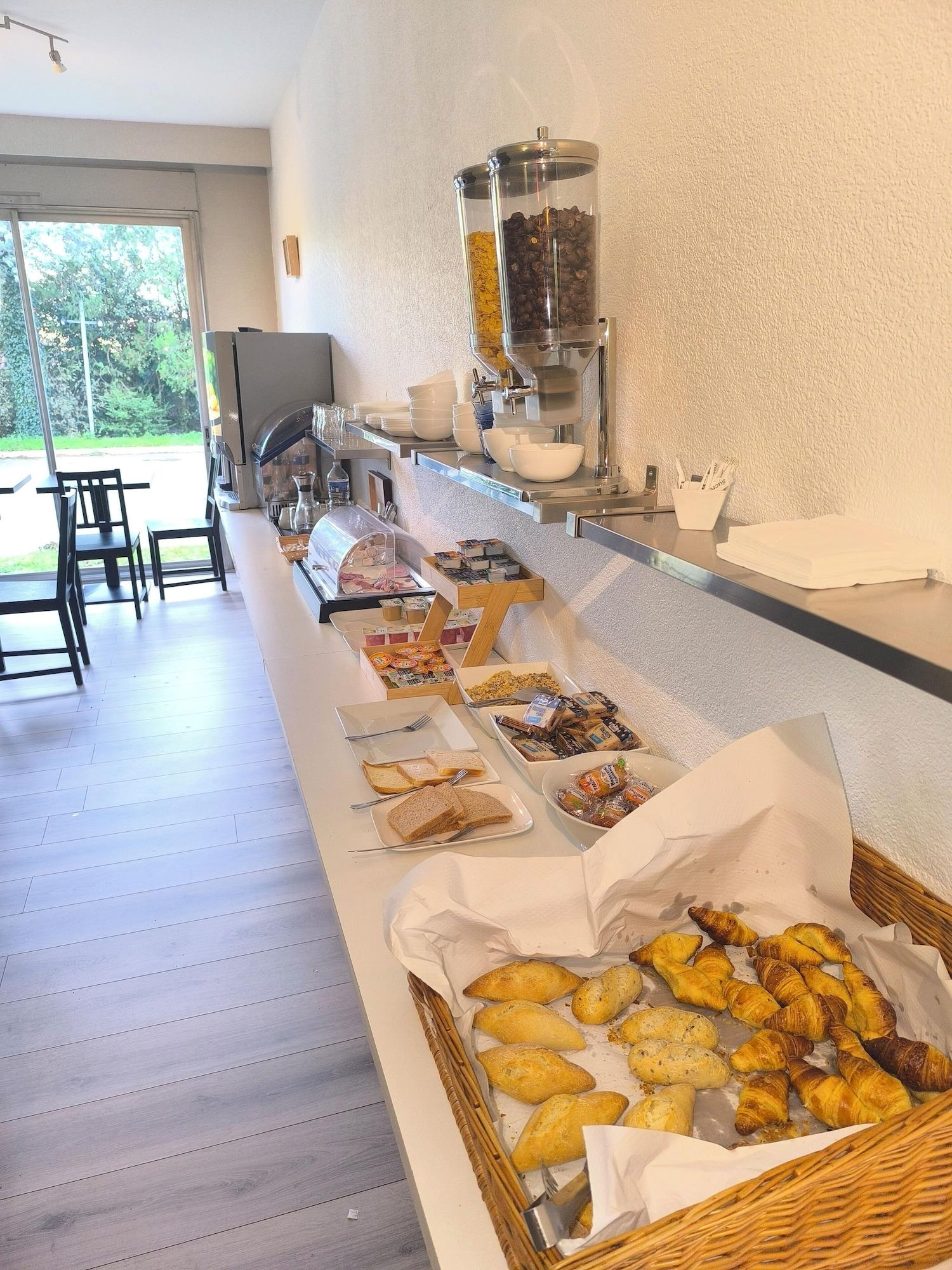 Restaurant Adonis Lyon Est Hôtel Artys
