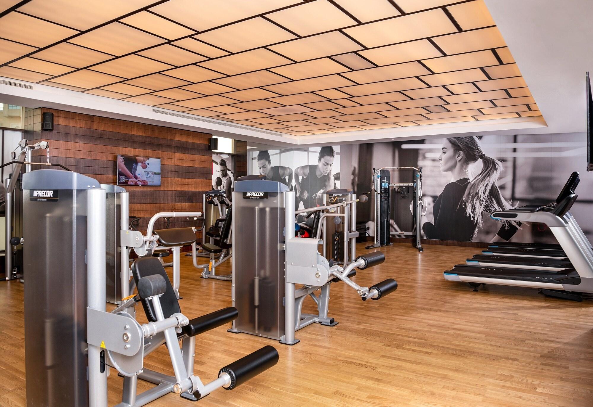 Gimnasio Al Jaddaf Rotana Suite Hotel