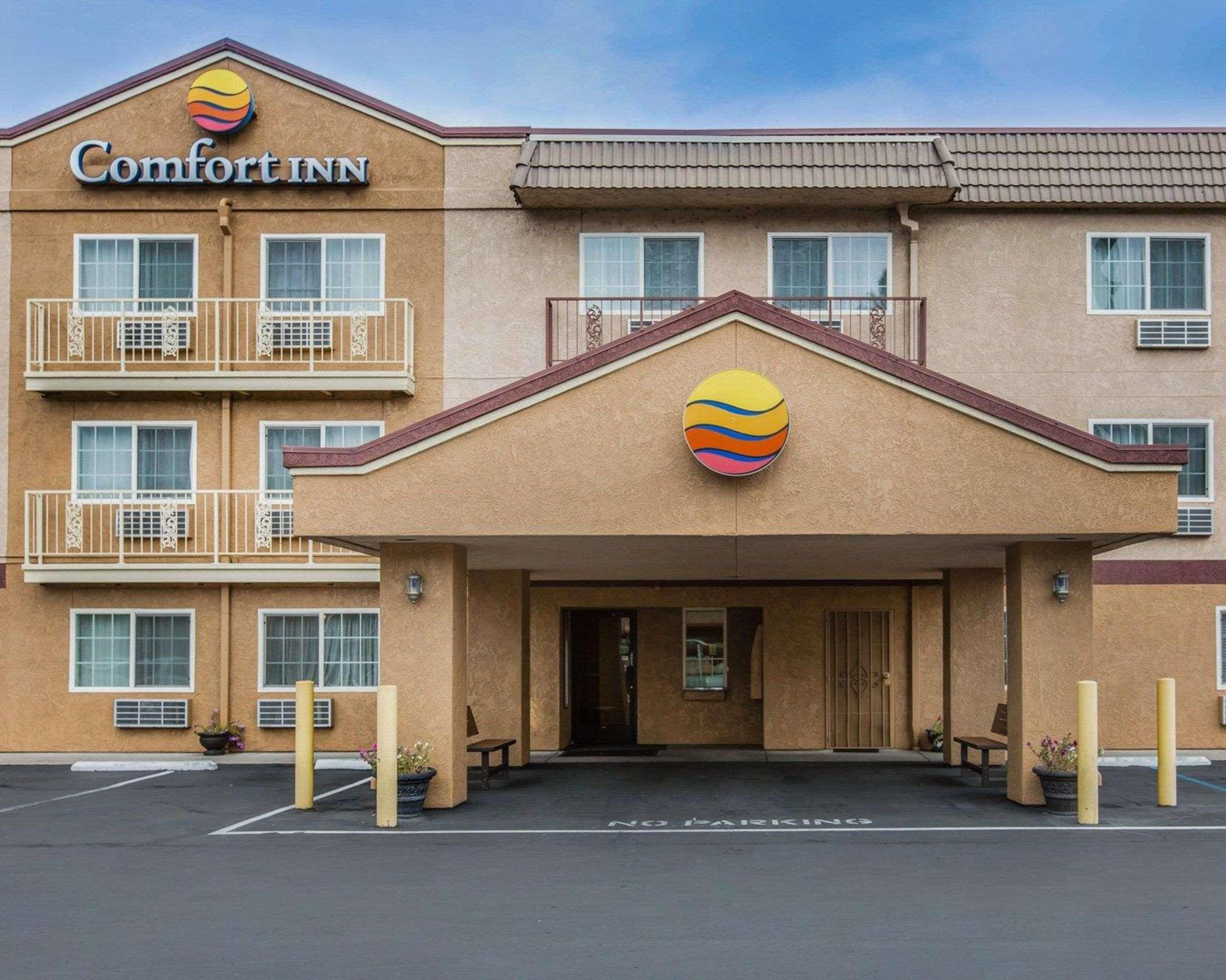 Vista Exterior Comfort Inn Yreka I-5