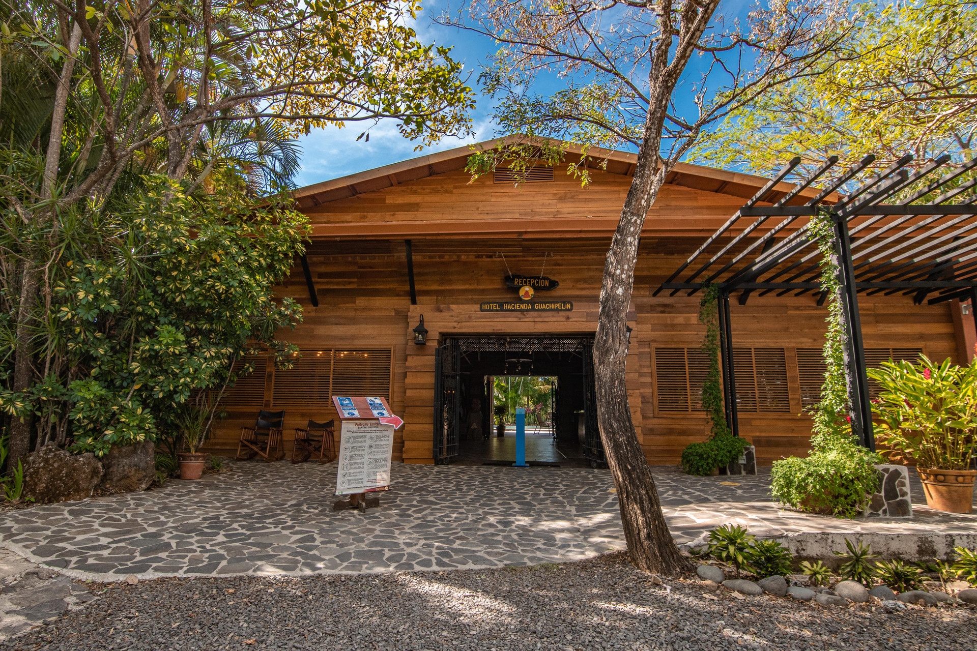 Vista Lobby Hotel Hacienda Guachipelin