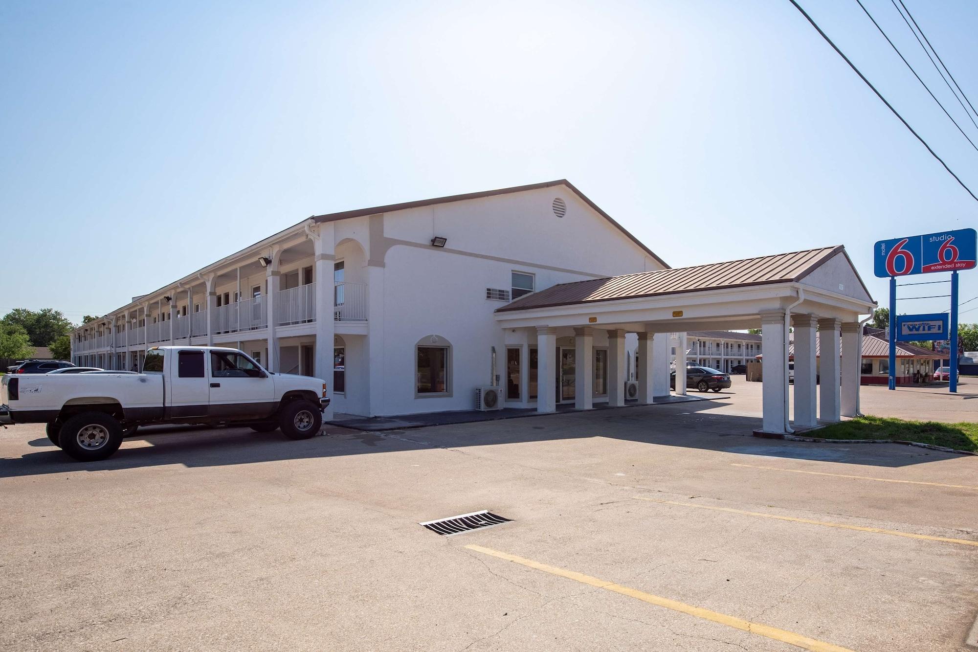 Vista Exterior Motel 6 Bryan, TX - University Area