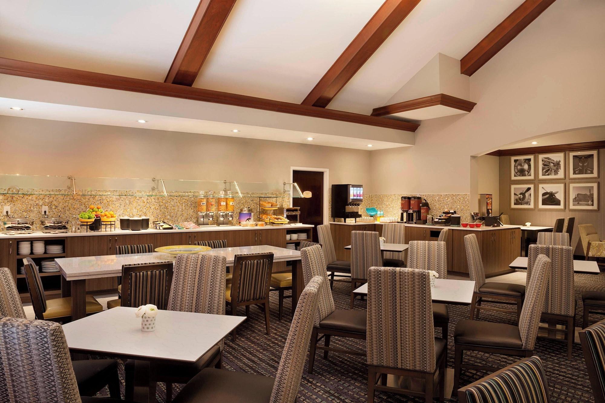 Restaurant Residence Inn by Marriott Toronto Airport