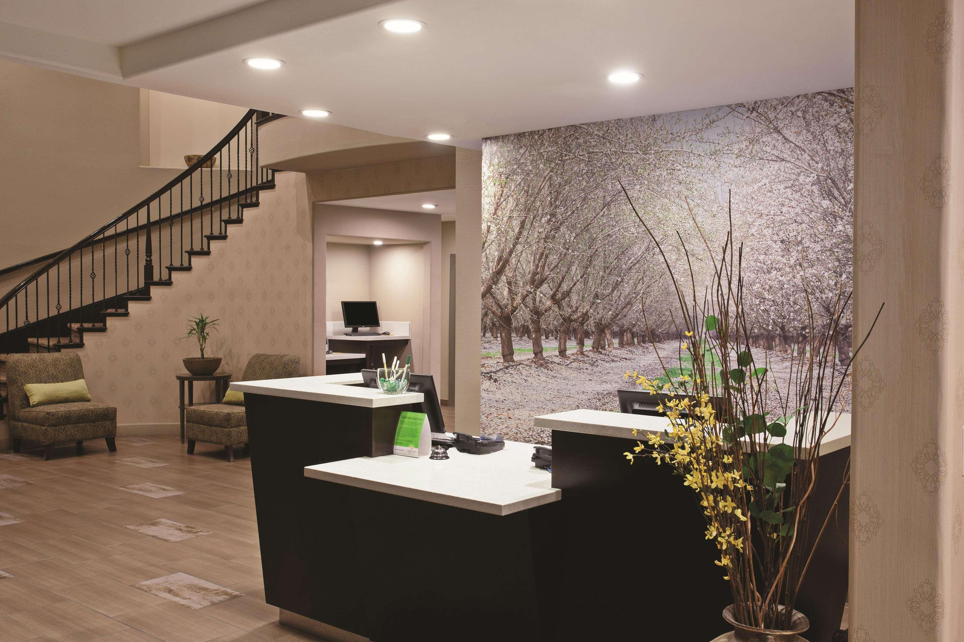 Vista Lobby La Quinta Inn & Suites by Wyndham Los Banos