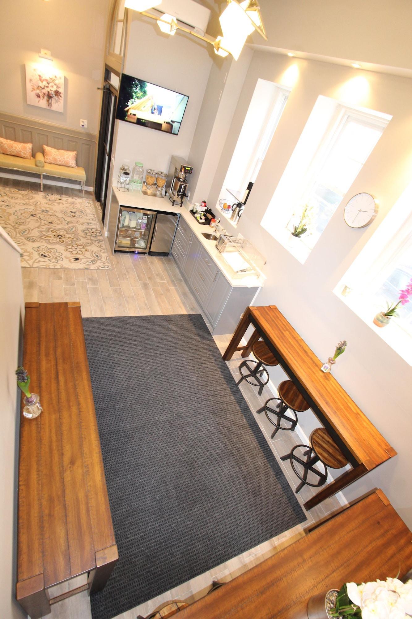 Vista Lobby Midtown Suites