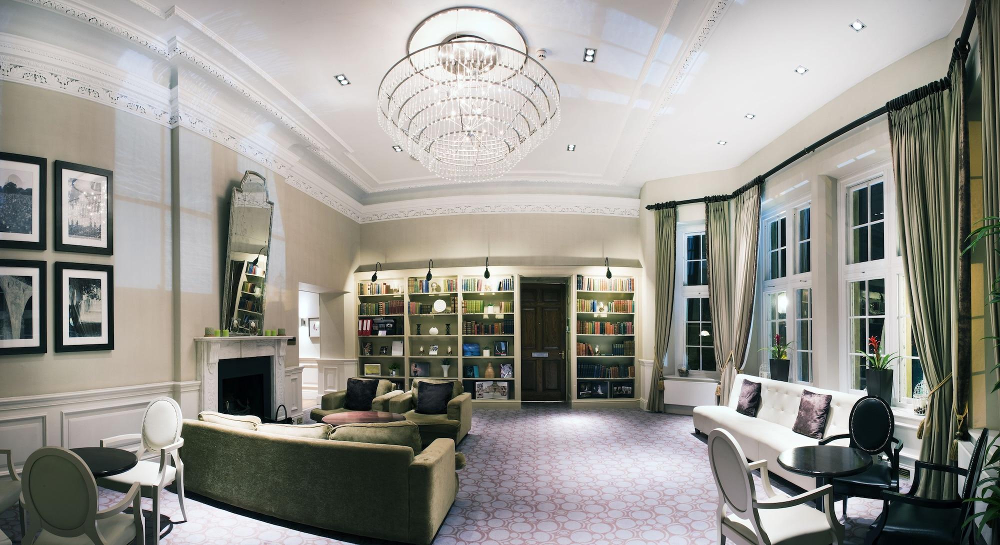Vista Lobby De Vere Cranage Estate