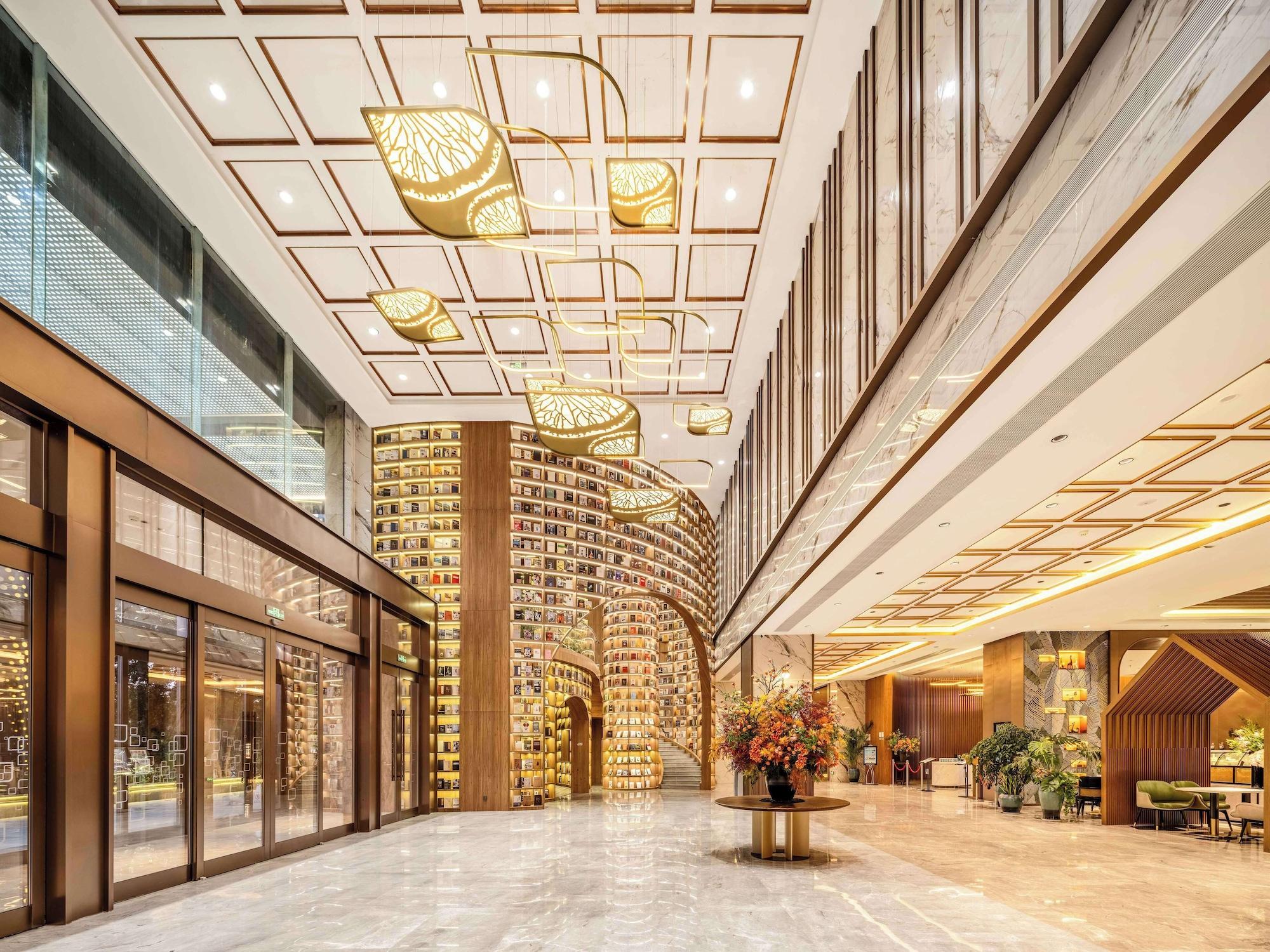 Vista Lobby Hilton Garden Inn Jiangmen Xinhui