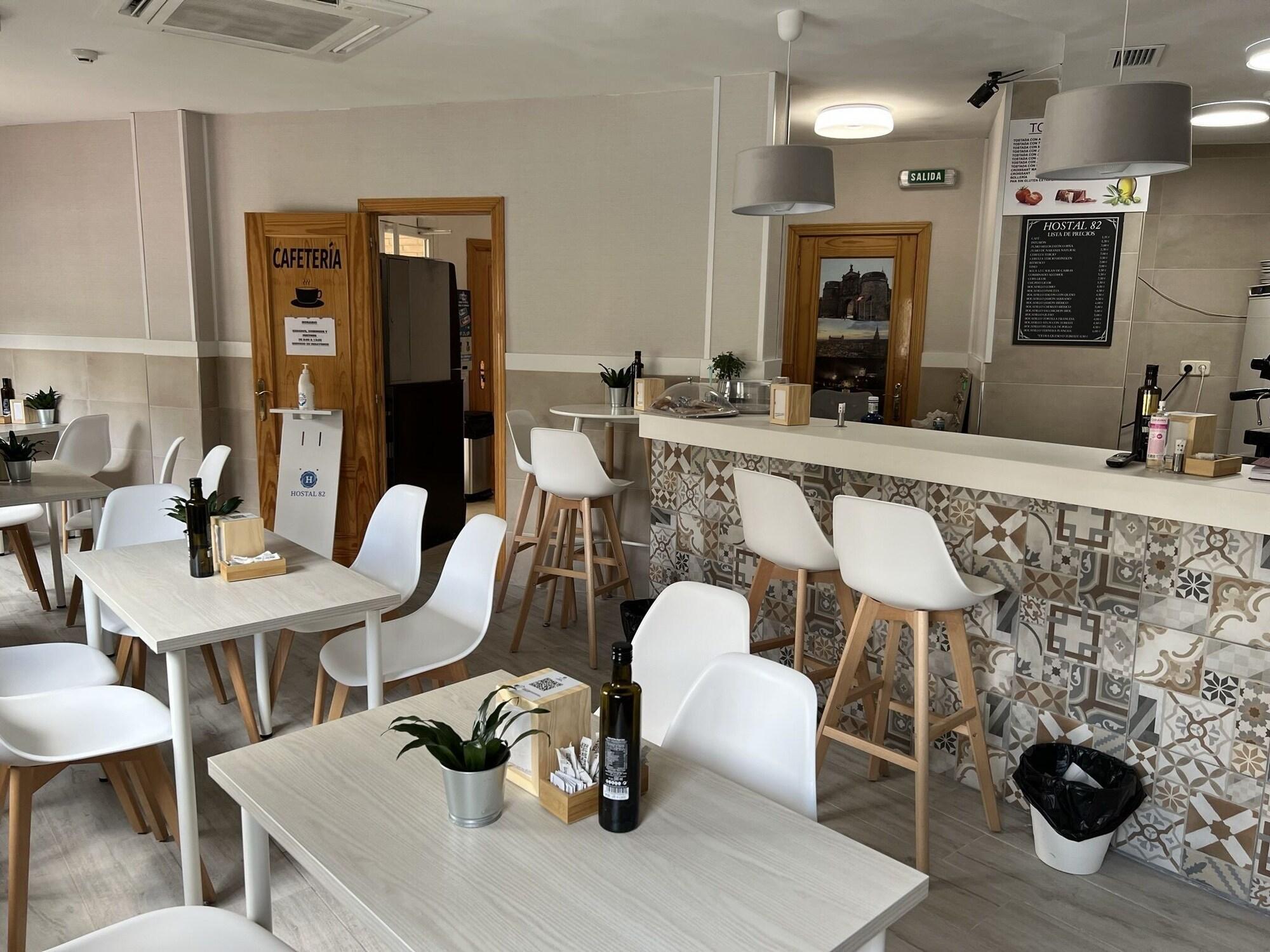 Bar/Salón Hostal 82