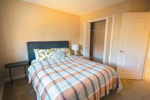 Arriendo temporal - Entire Large|3BHome|King Bed| with A/C |Mins to WEM