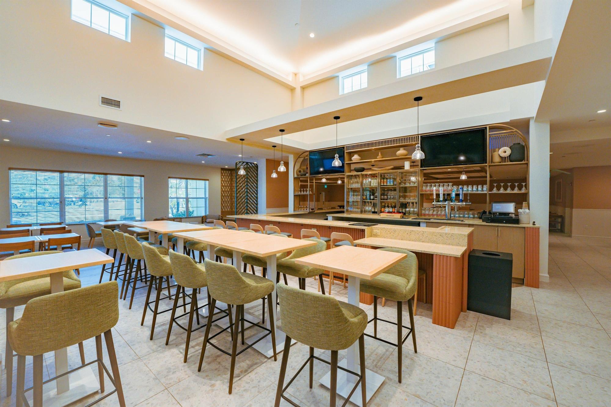 Restaurant Embassy Suites By Hilton Orlando Sunset Walk