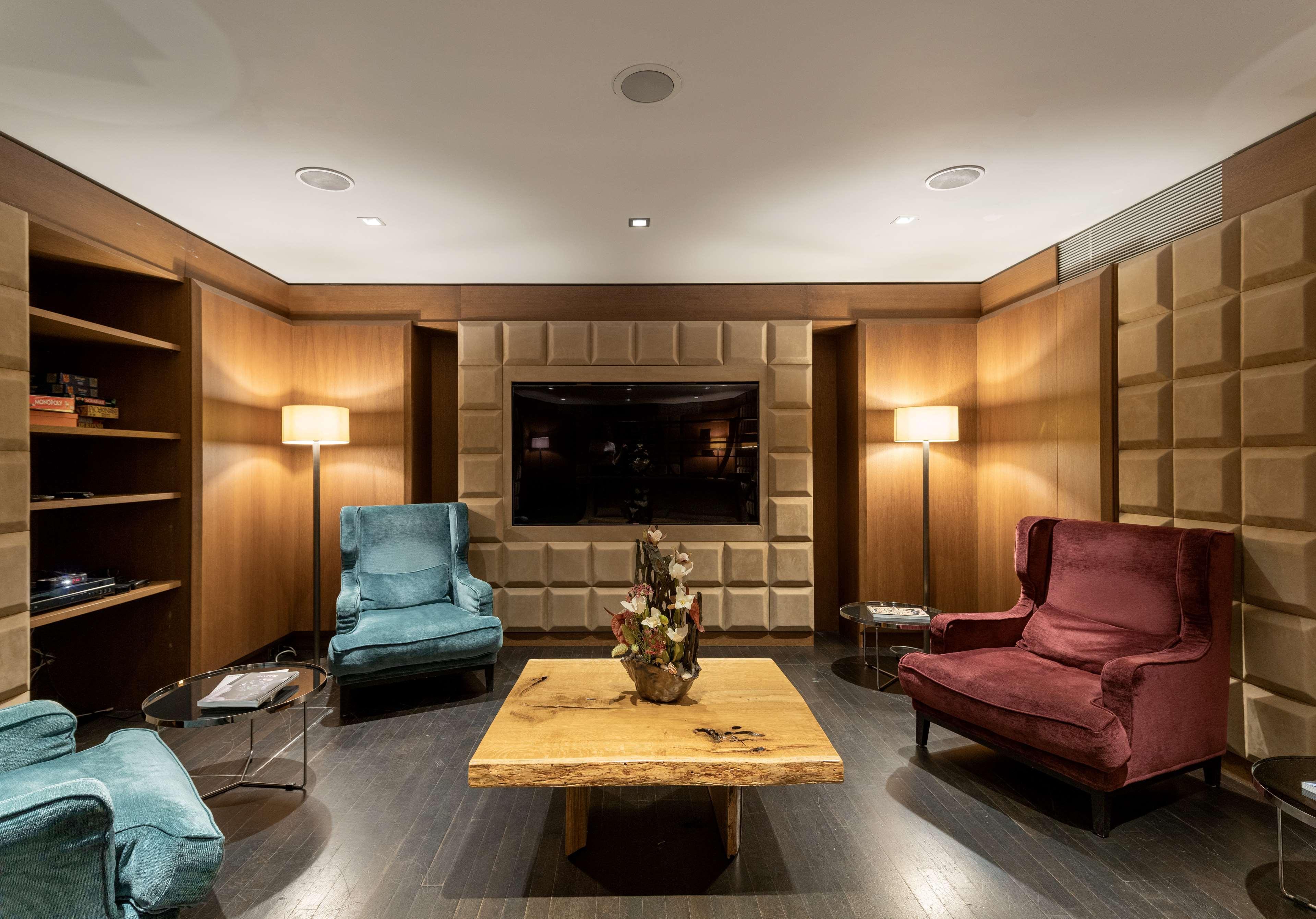 Vista Lobby The Emblem Prague Hotel