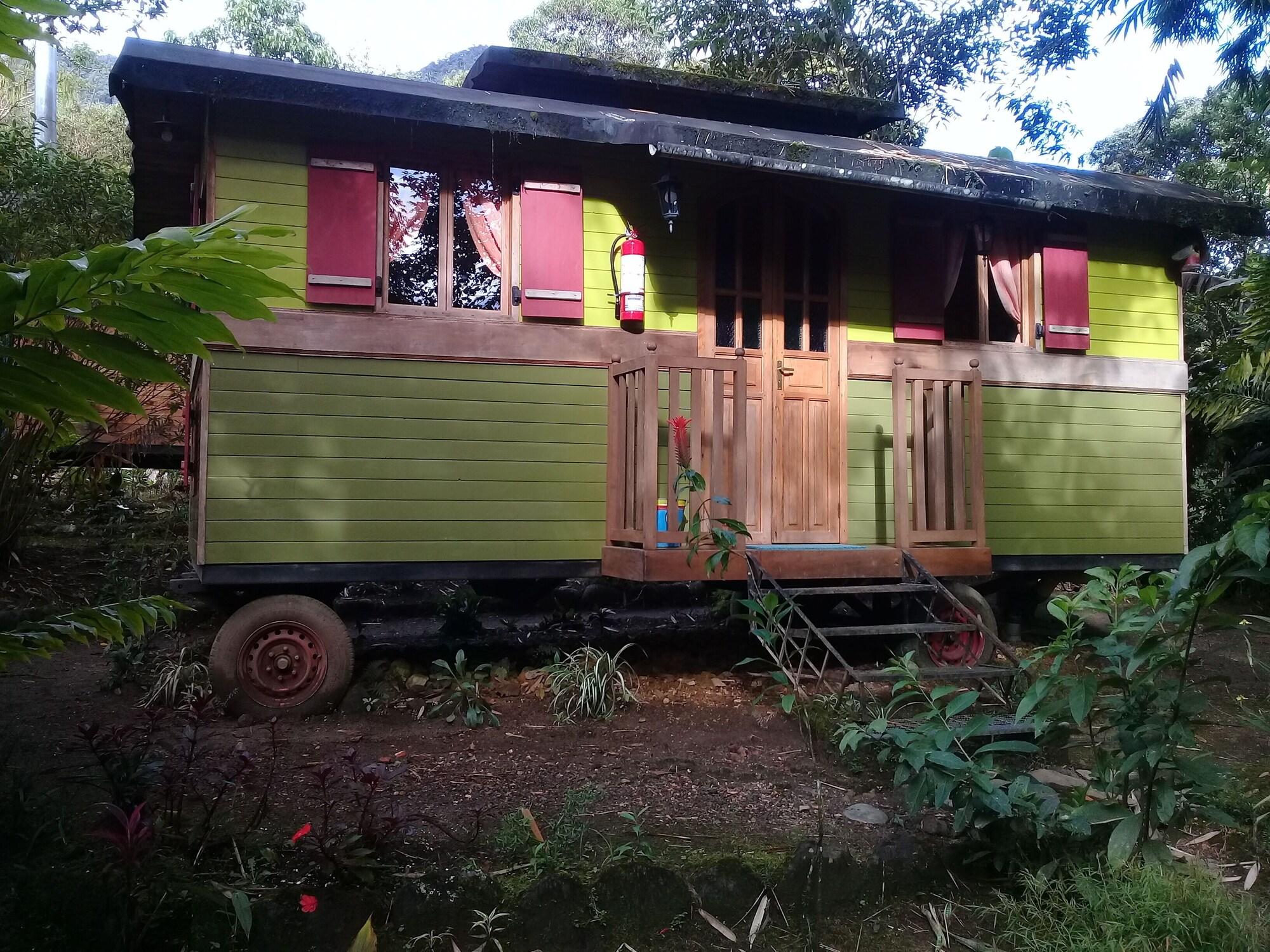 Vista Exterior Hosteria La Roulotte Mindo