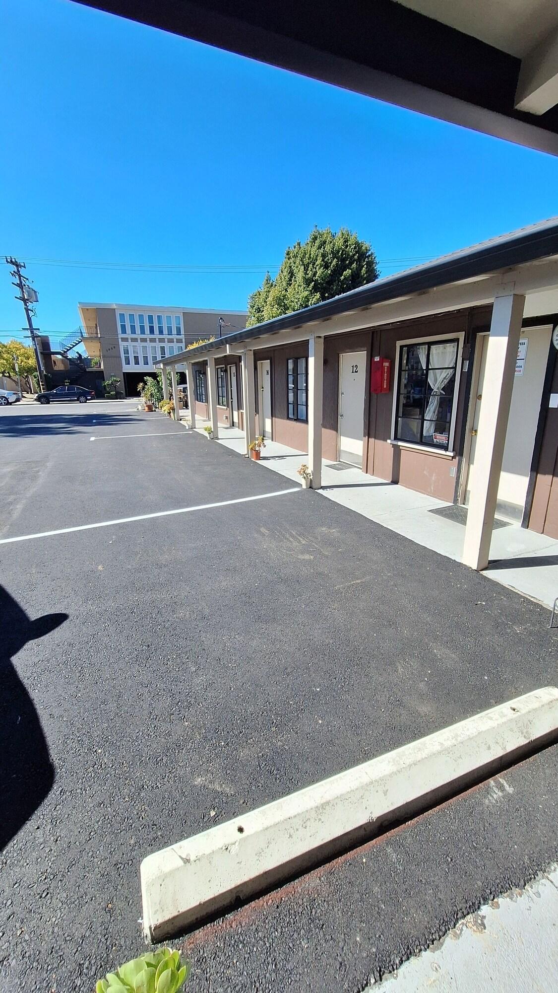Varios Garden Motel
