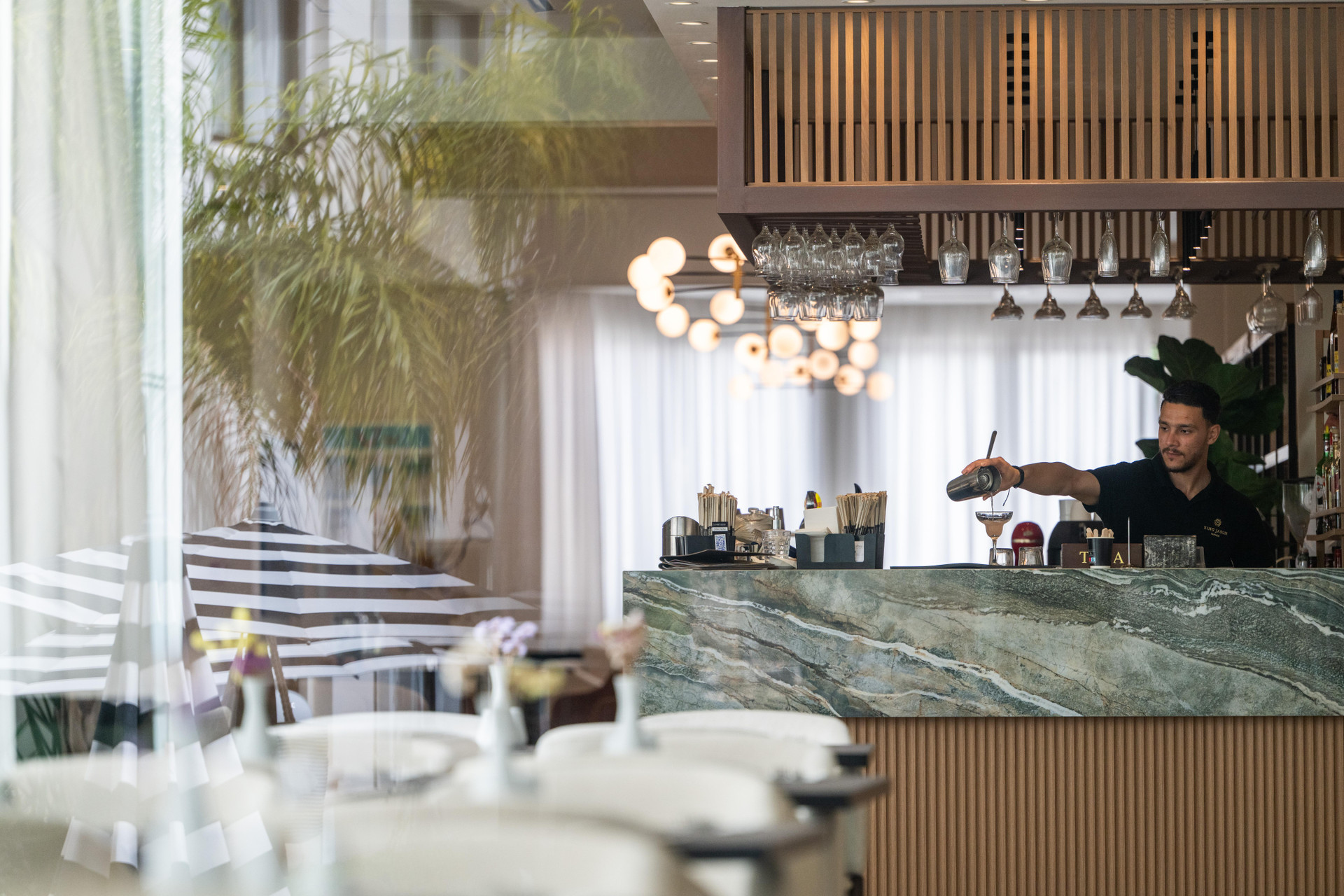 Bar/Salón King Jason Paphos - Designed for Adults By Louis Hotels