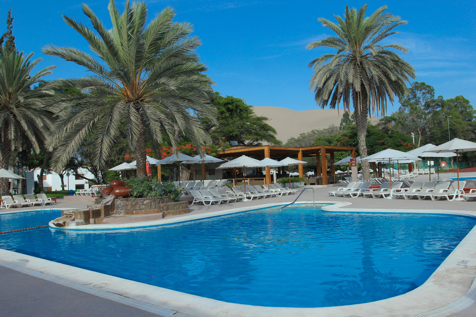 Vista da piscina Hotel Las Dunas