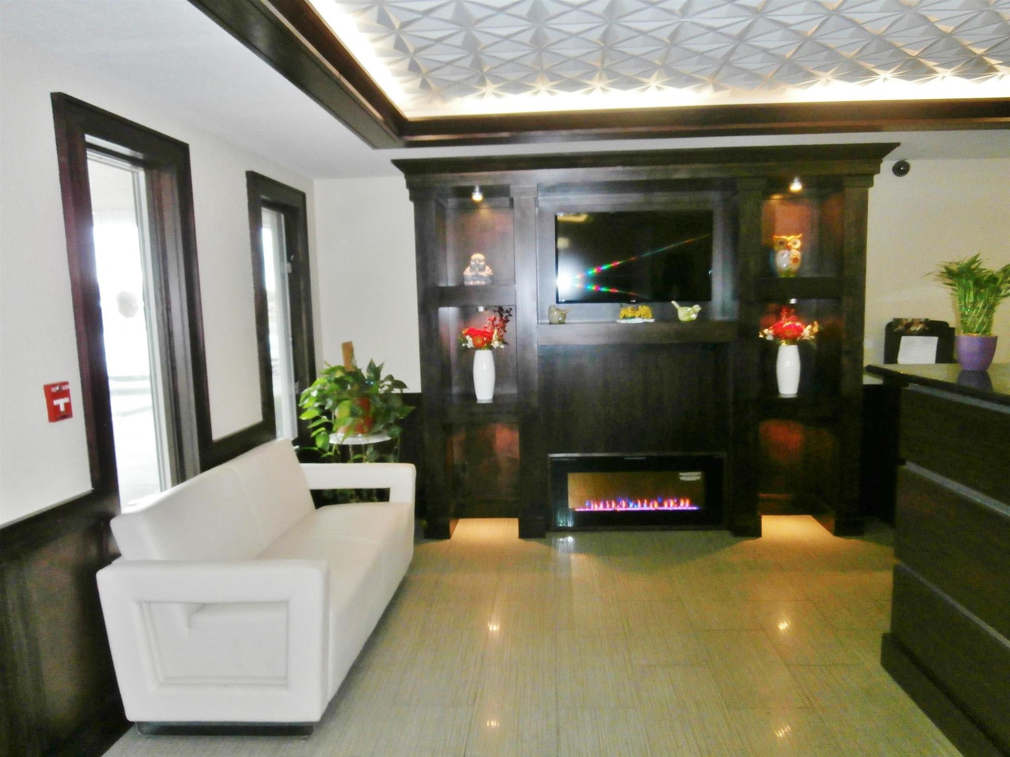 Vista Lobby Americas Best Value Inn & Suites Thief River Falls
