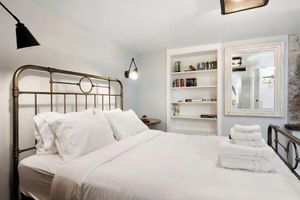 Renta Vacacional - Beautiful 1890 victorian garden unit in the heart of Denver