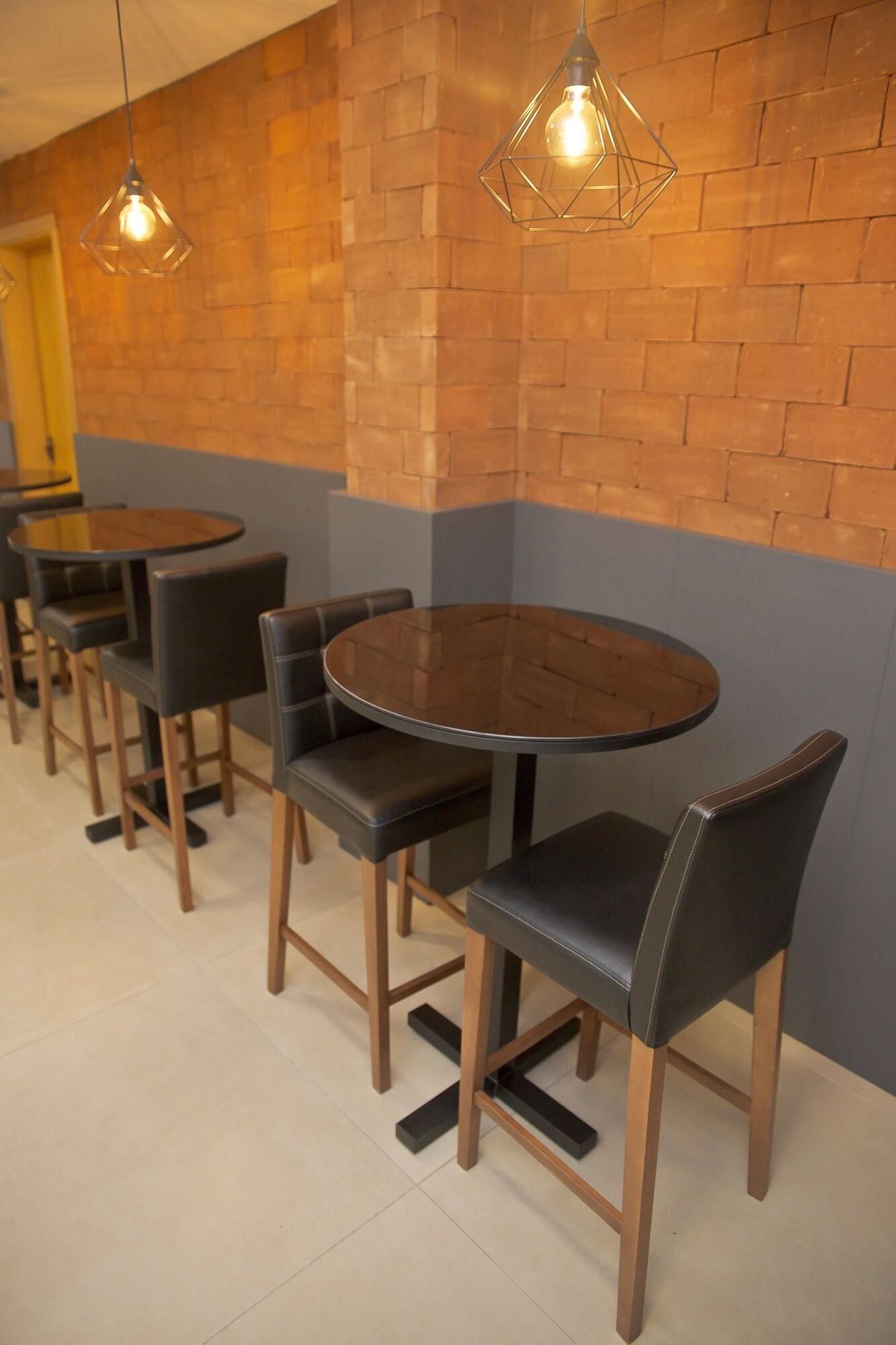 Bar/Salón Hotel Valler