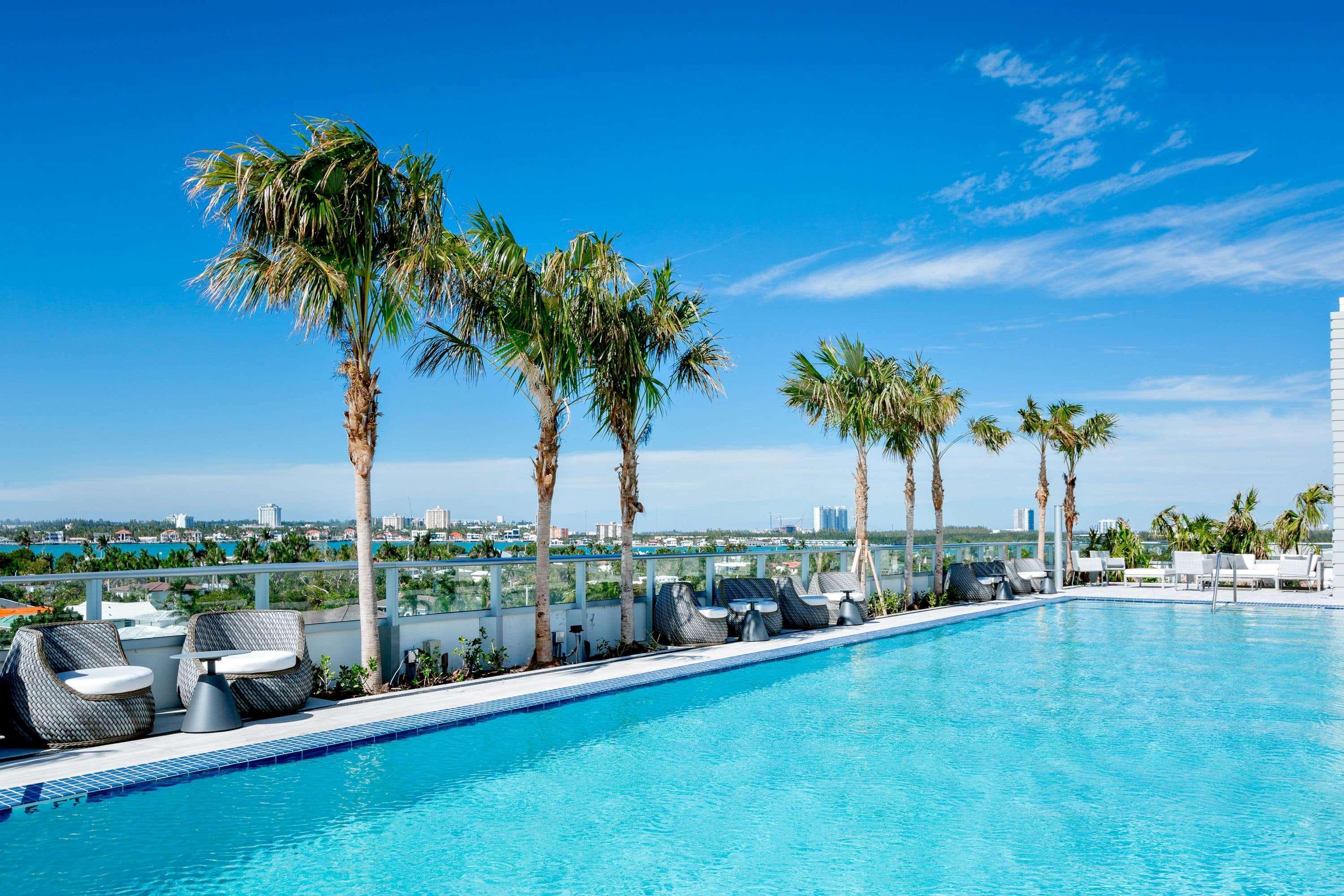 Vista Piscina The Altair Bay Harbor Hotel
