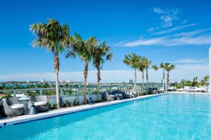 Alojamiento - The Altair Bay Harbor Hotel