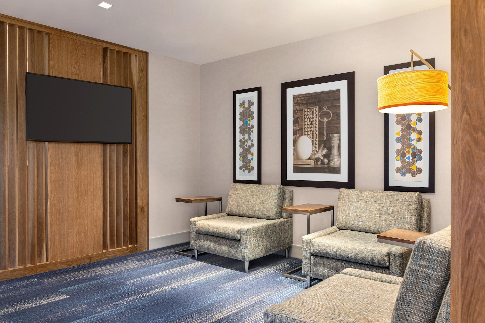 Vista Lobby Holiday Inn Express Hotel & Suites Denver Airport by IHG