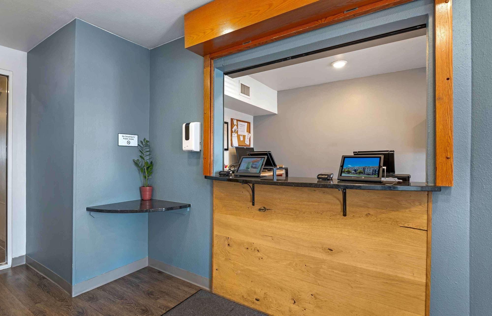 Vista Lobby Extended Stay America Select Suites - Cincinnati - Sharonville
