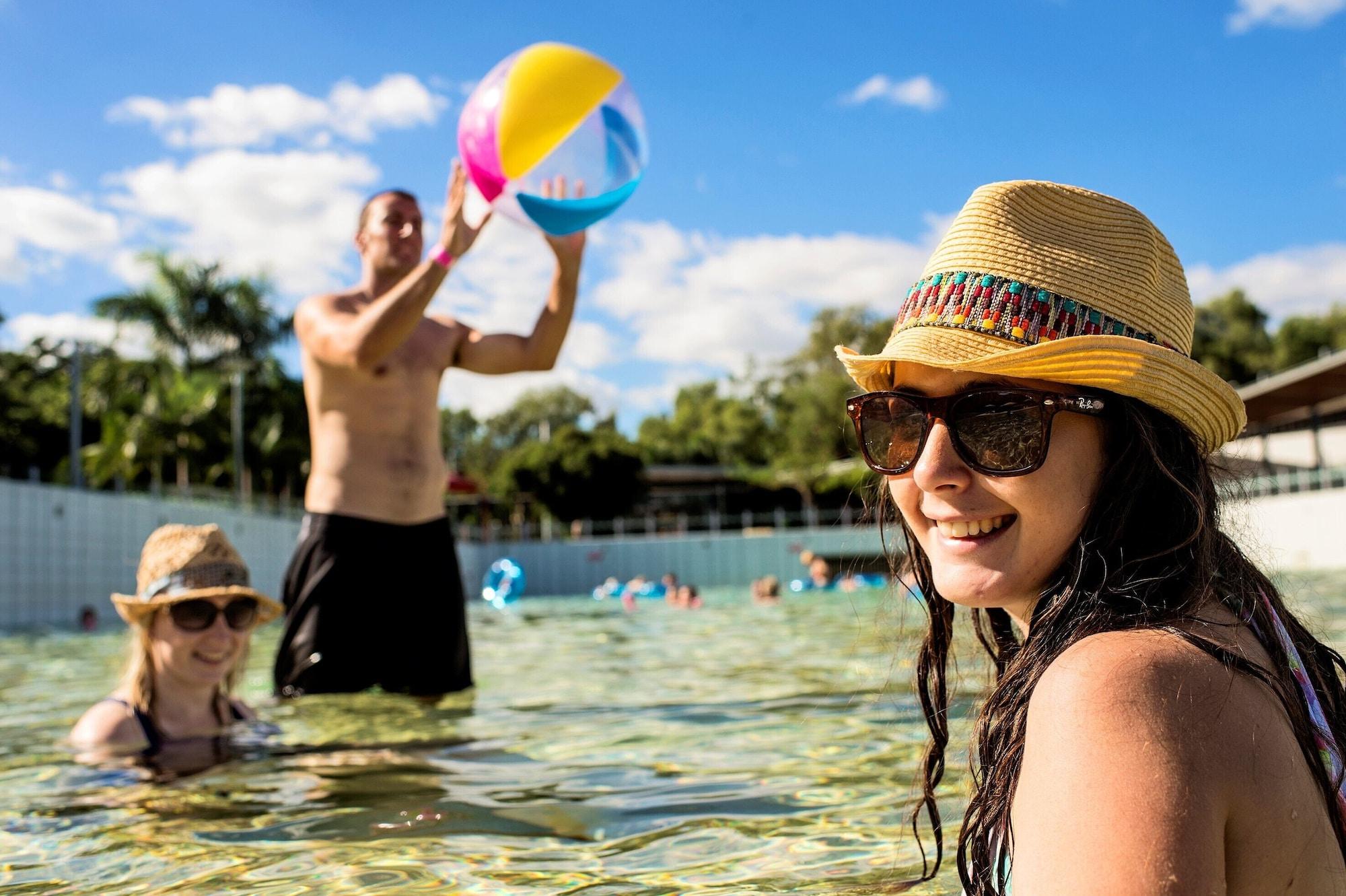 Varios Darwin Executive Studio