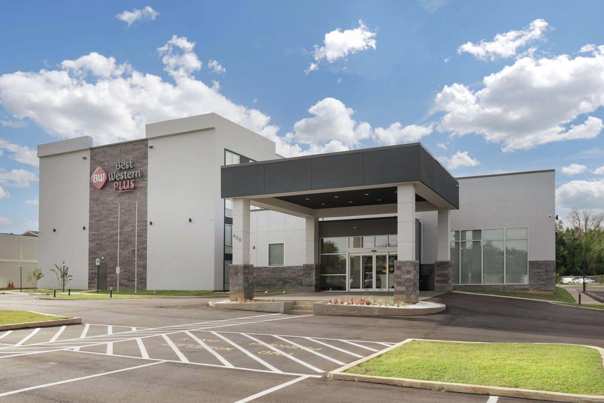 Vista Exterior Best Western Plus Mobile Inn & Suites