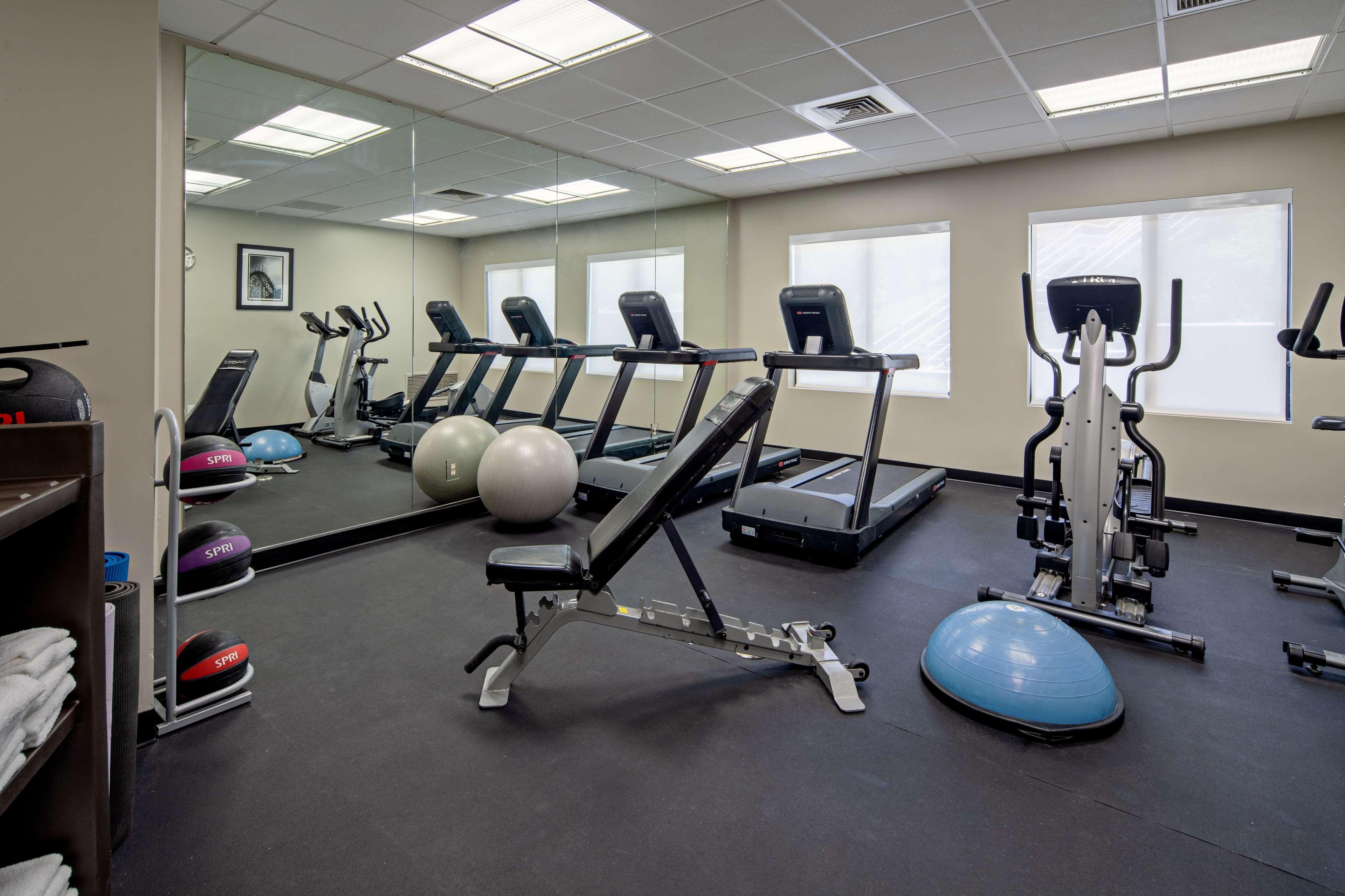 Gimnasio Best Western Valencia/Six Flags Inn & Suites