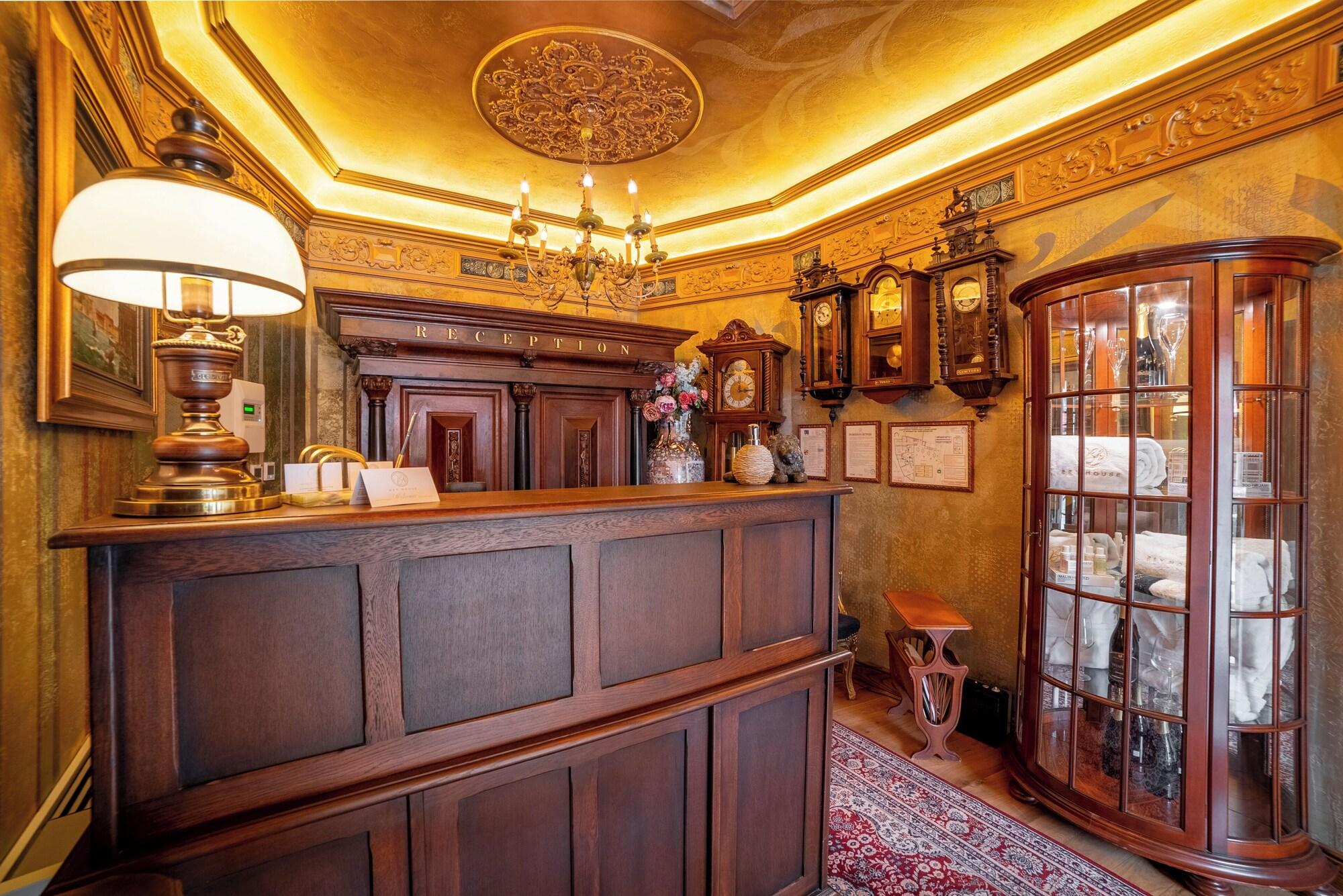 Vista Lobby Bey House Royal Hotel