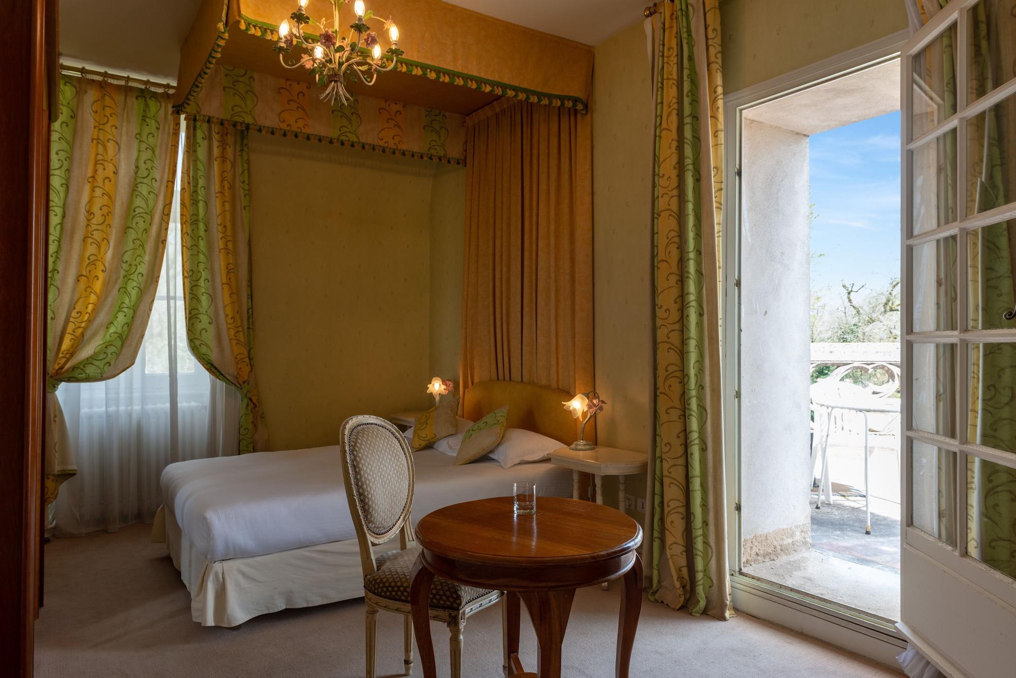 Habitación Château de Périgny, The Originals Relais