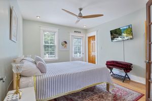 Alquiler Vacacional - Luxury 3BR, 2 Full + 2 Half Baths / Walk to Elmwood / Garage / EV Charger / AC