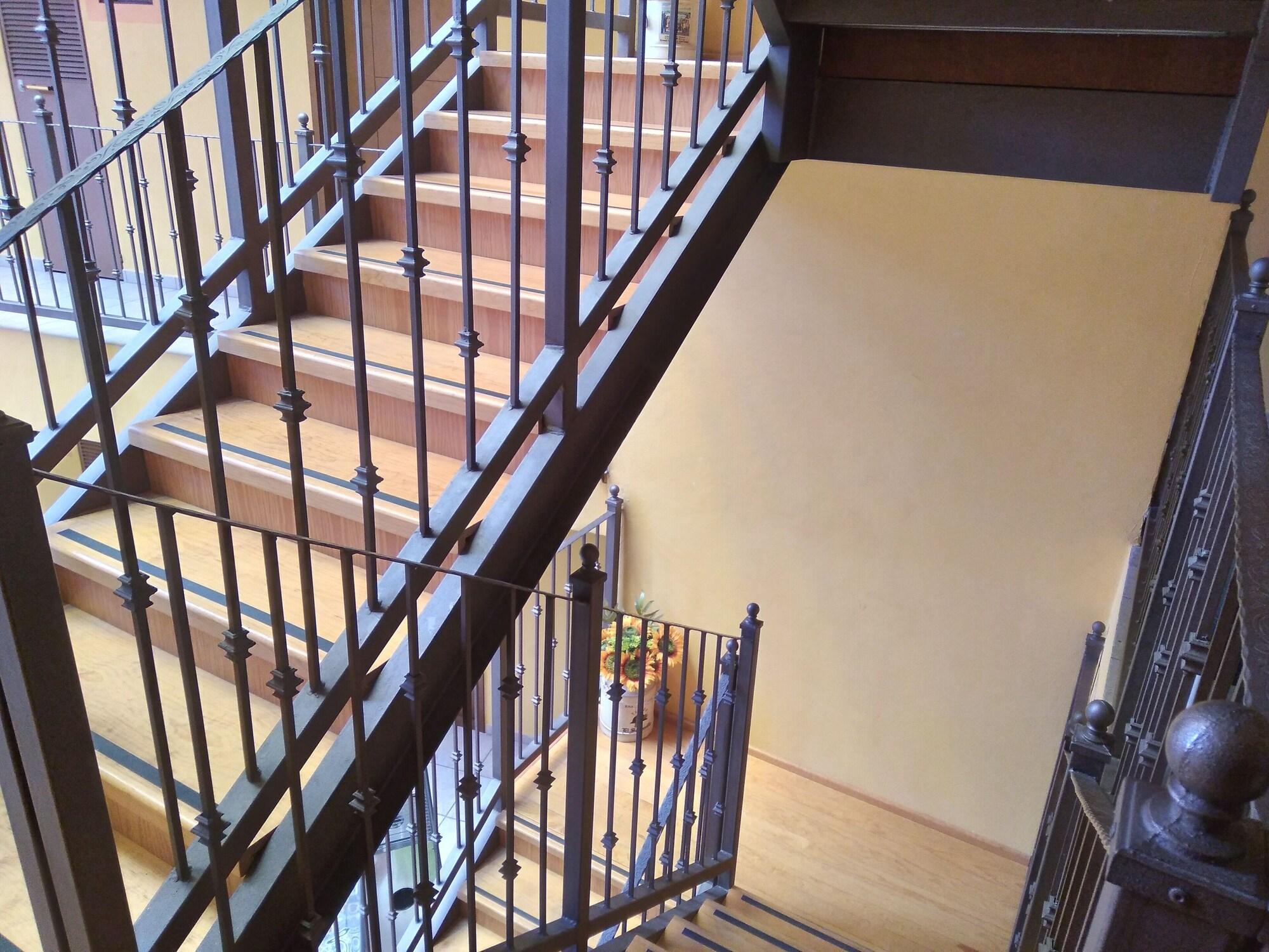 Varios Hotel J&E by Serranillo